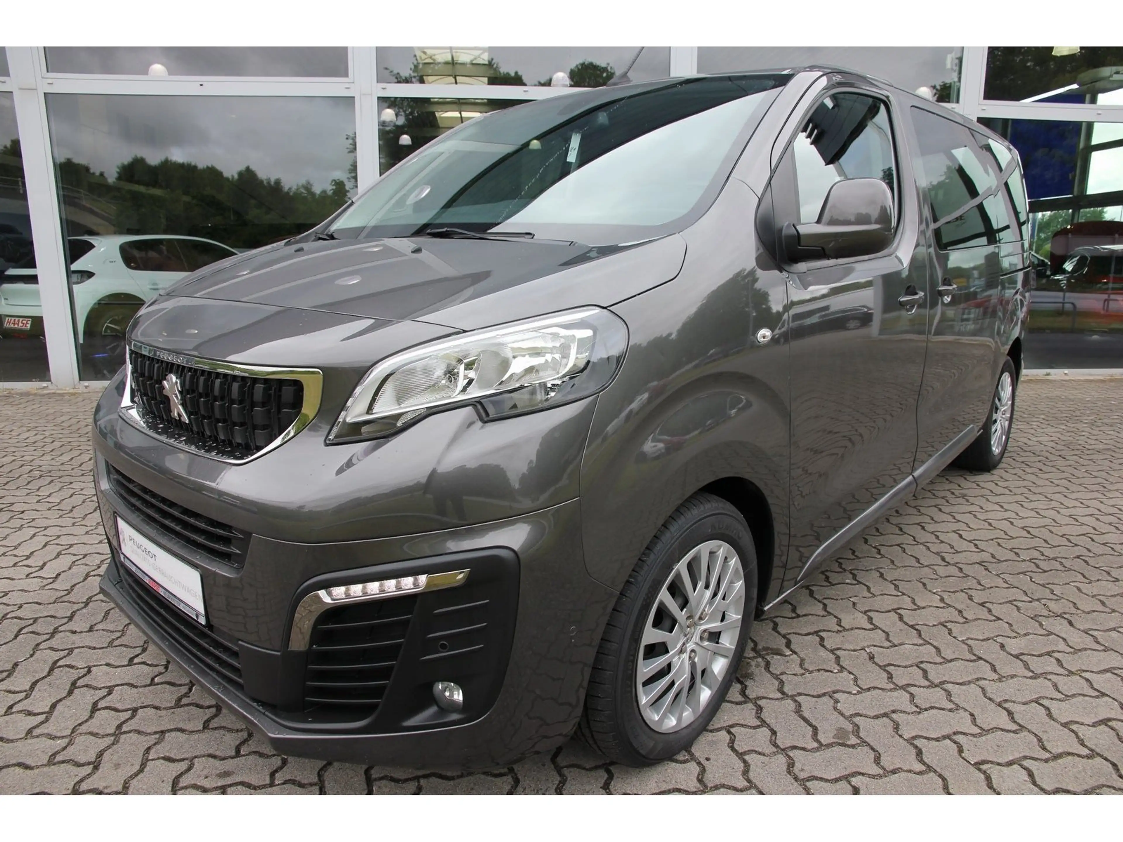 Peugeot Traveller Busin. HDi 145 Aut. L2 SHZ Kamera 8-Si — photo 2