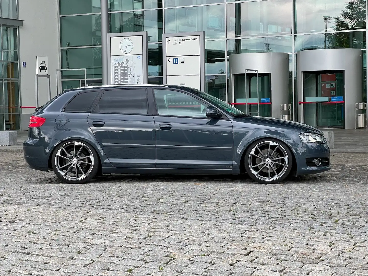 Audi A3 A3 2.0 Motor 32.000 gelaufen FESTPREIS Šedá - 2