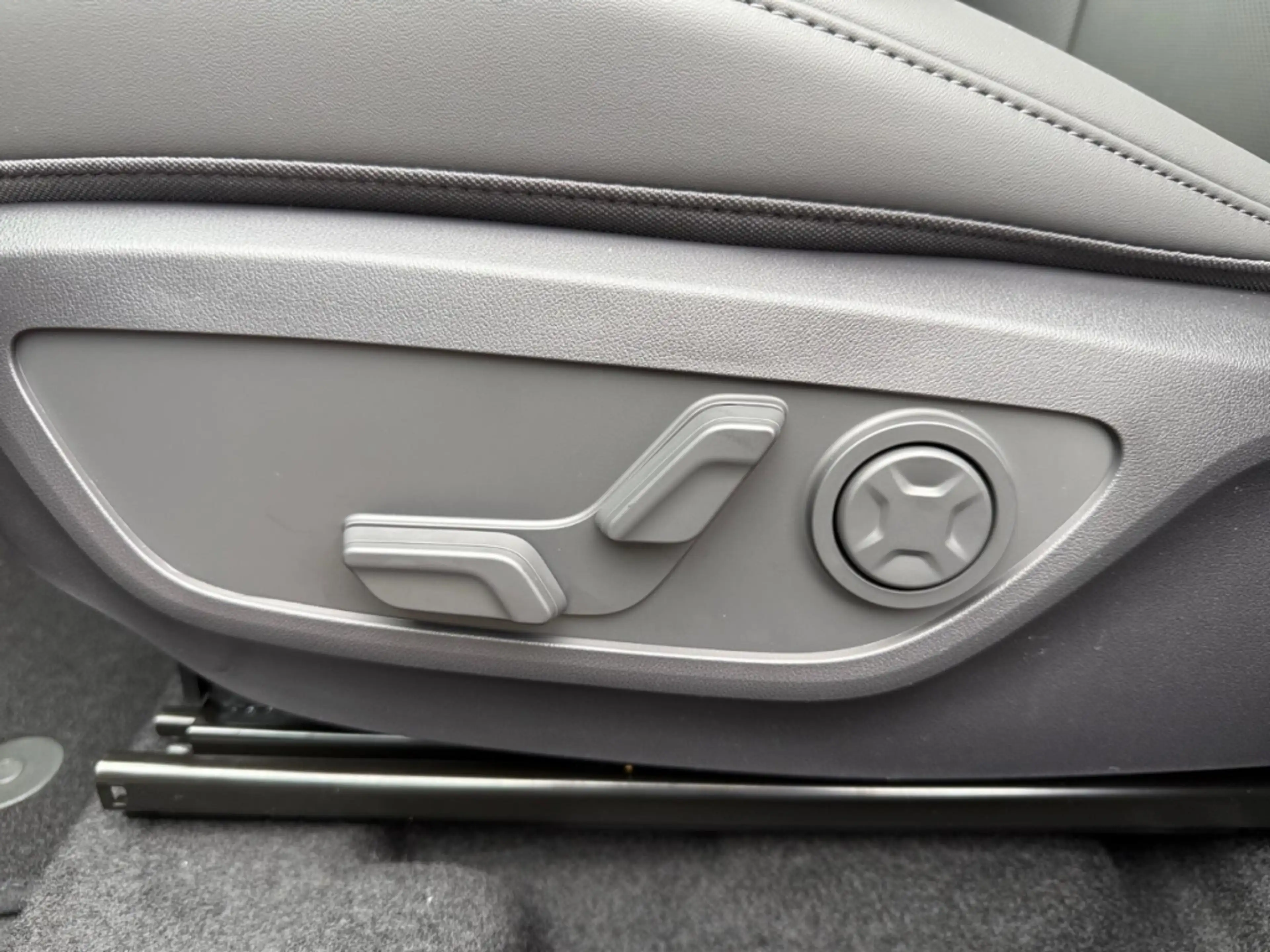 Kia Seltos 1.6T Spirit DCT Drive 360° ACC Leder el. Heckklapp — photo 15
