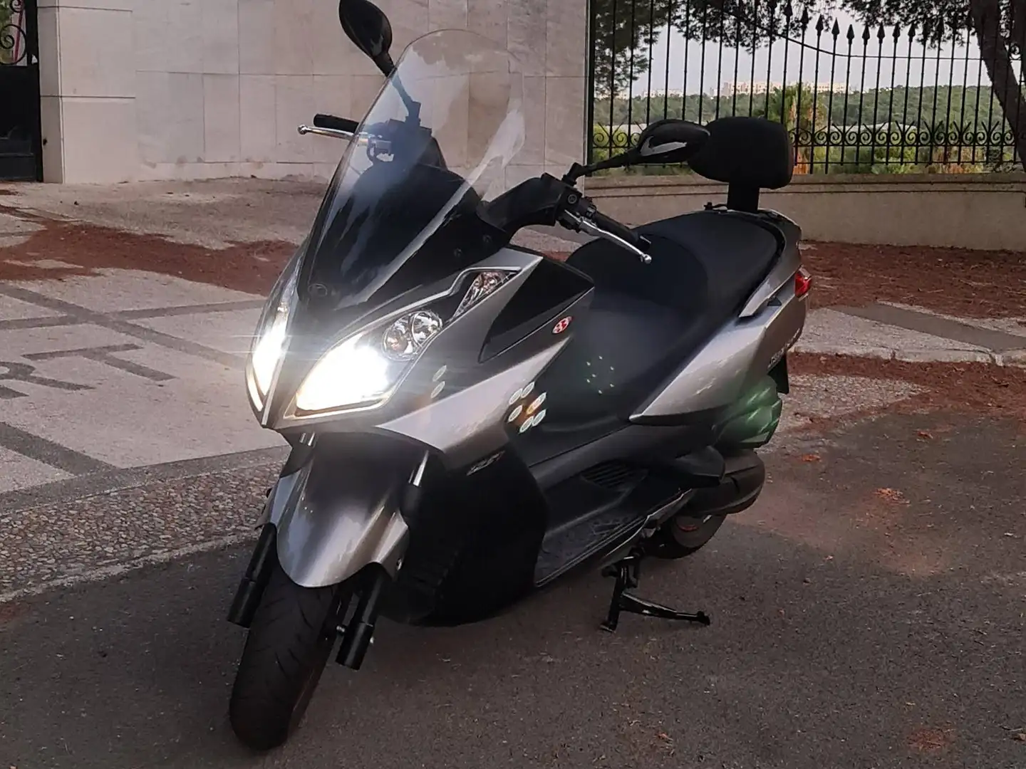 Kymco Downtown 125i Superdink 125I muy cuidada, siempre en garaje. Beige - 2