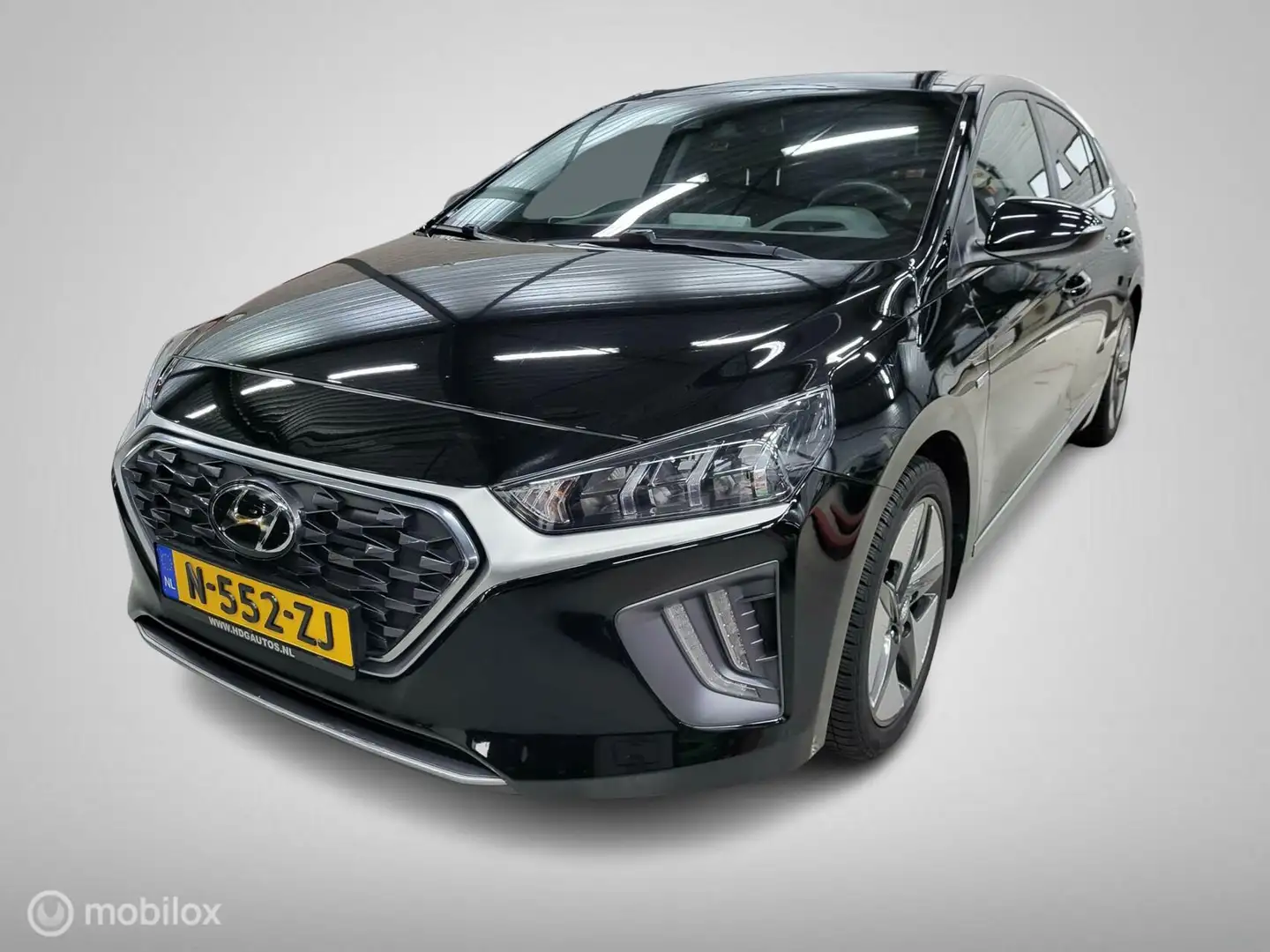 Hyundai IONIQ 1.6 GDi Comfort Plus/Acc/Carplay/Camera/Clima Zwart - 1