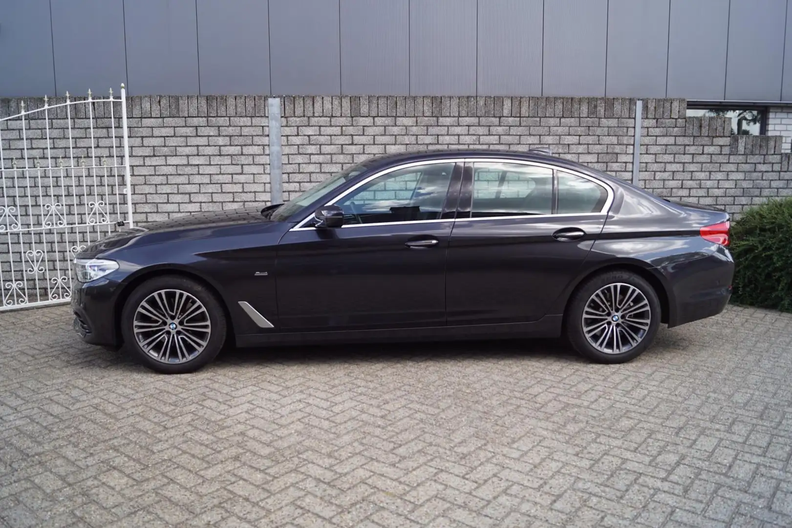BMW 520 5-serie 520i High Executive Sport Line Autom Leder Grijs - 2