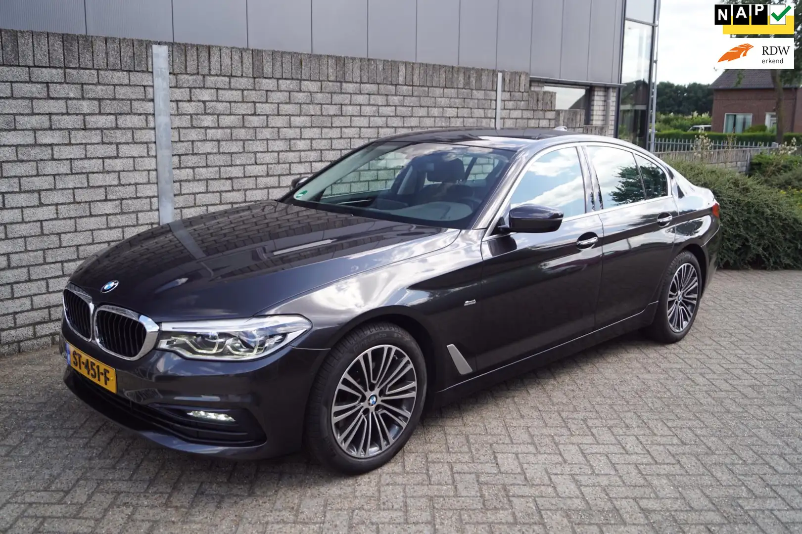 BMW 520 5-serie 520i High Executive Sport Line Autom Leder Grijs - 1