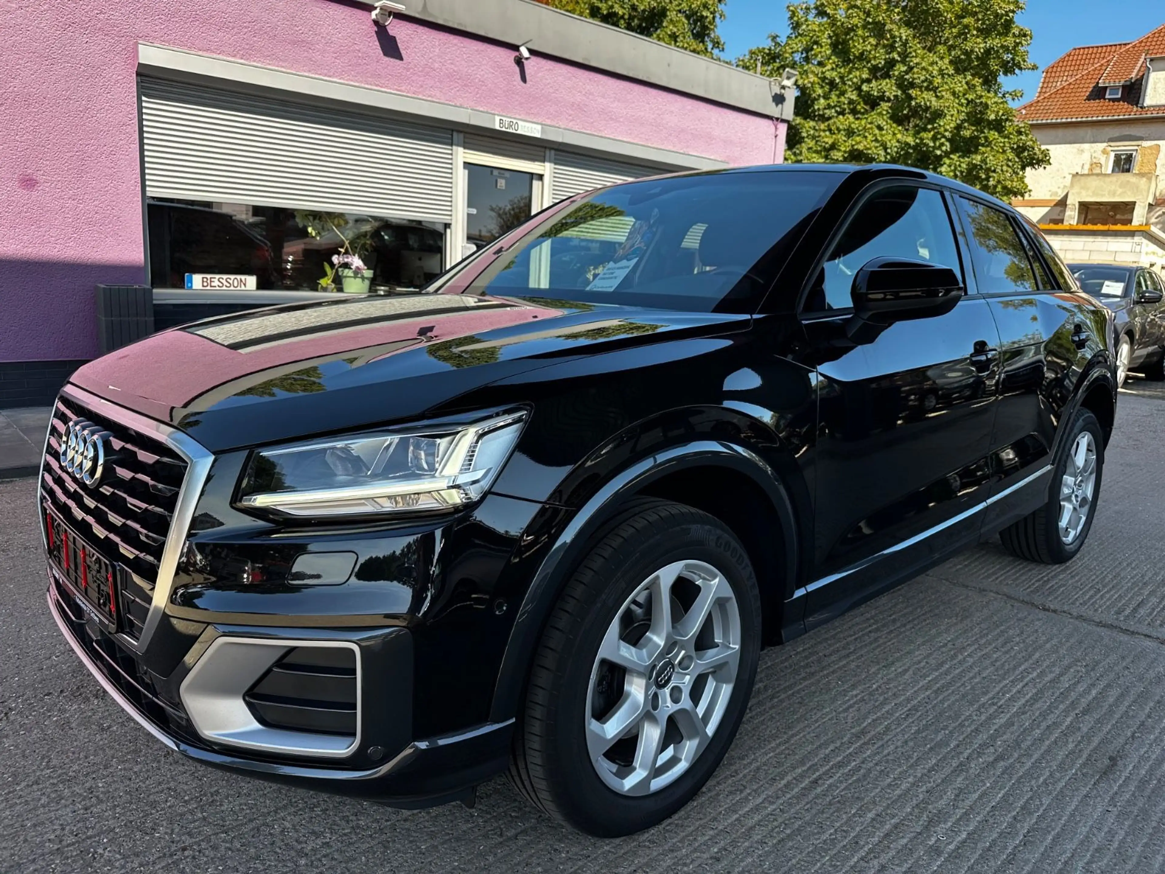 Audi Q2 quattro design "1 HAND"AHK"HU/AU+SERVICE NEU"