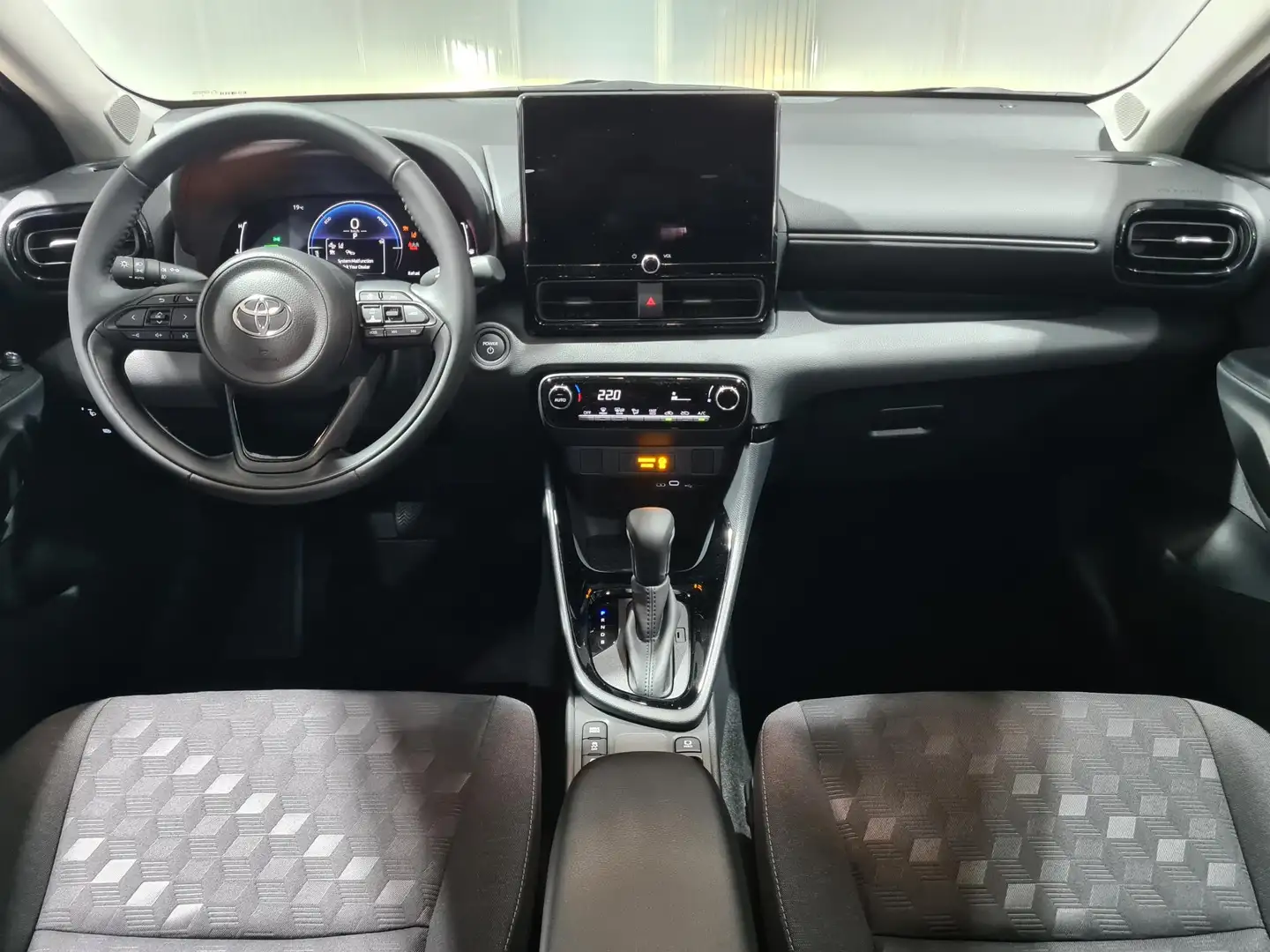 Toyota Yaris Hybrid 115 First Edition | MY 2024 | Apple Carplay - 2