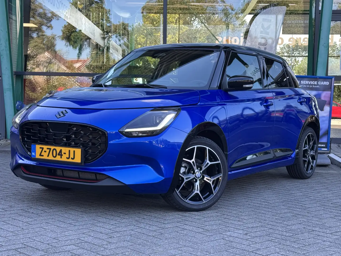 Suzuki Swift 1.2 Style Smart Hybrid | Incl. stylingpakket t.w.v Blauw - 1