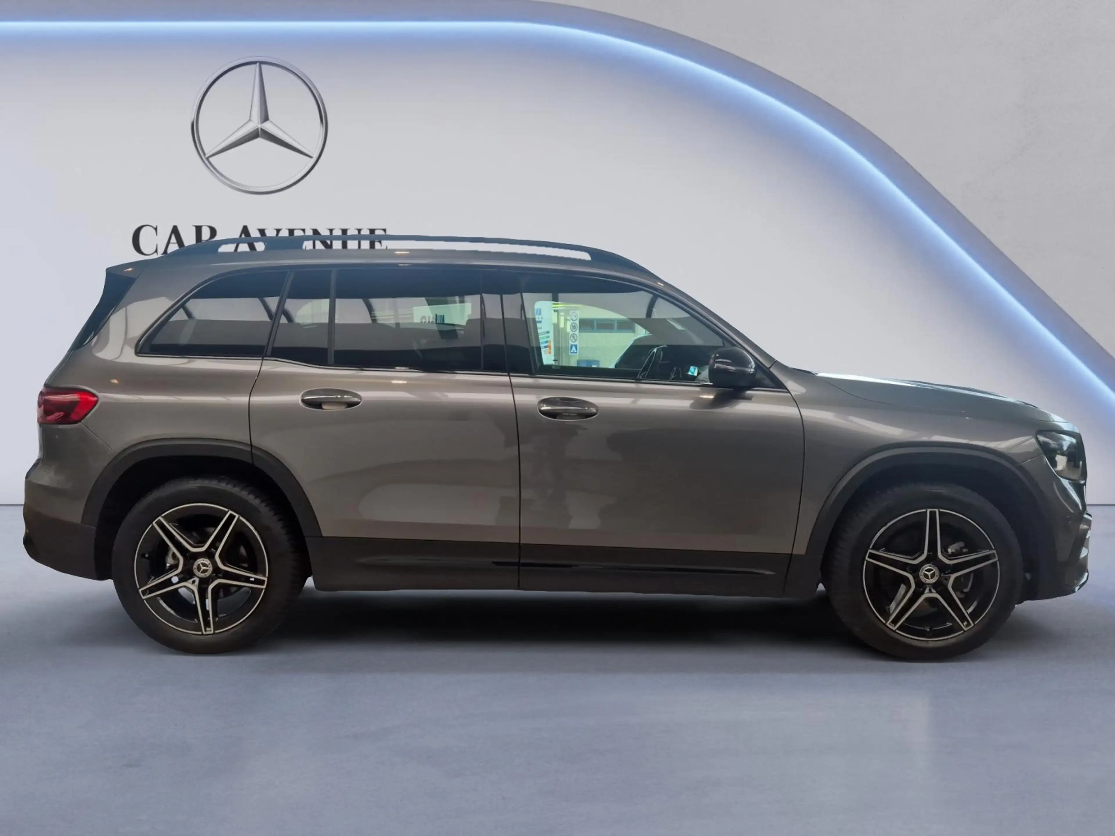 Mercedes-Benz GLB 200 AMG Line — photo 7