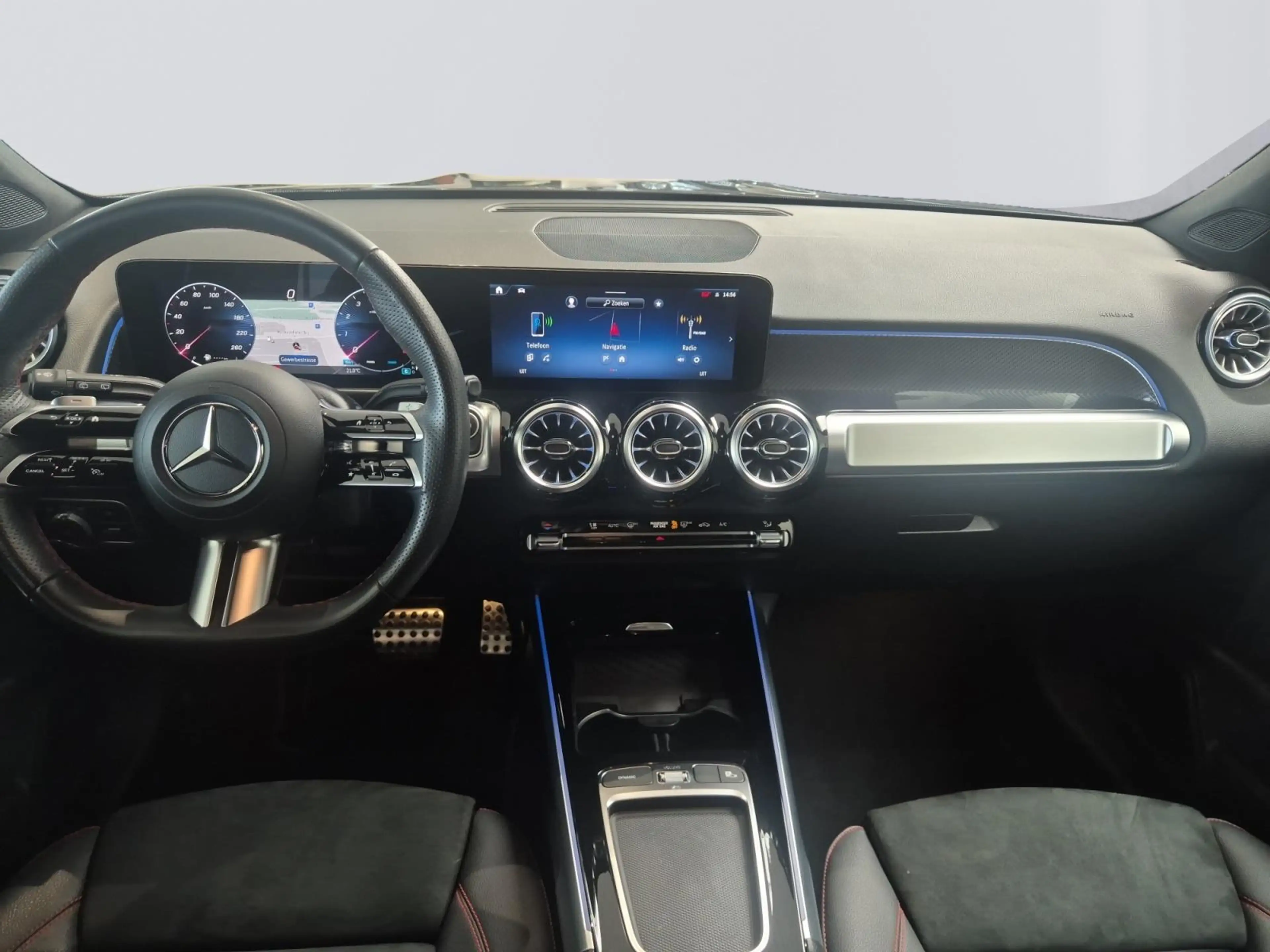 Mercedes-Benz GLB 200 AMG Line — photo 9