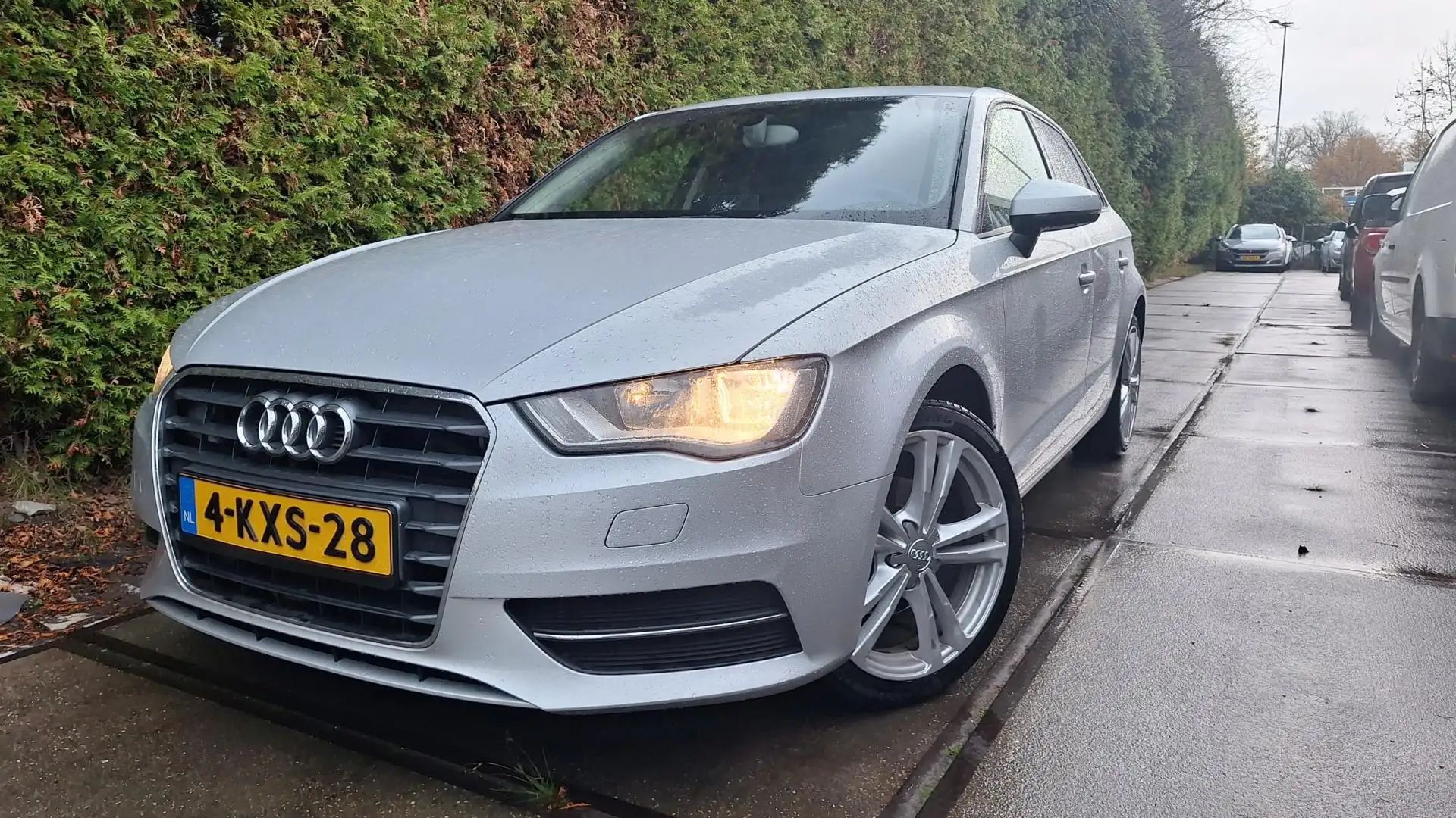 Audi A3 Sportback 1.6 TDI Attraction Pro Line Grau - 1