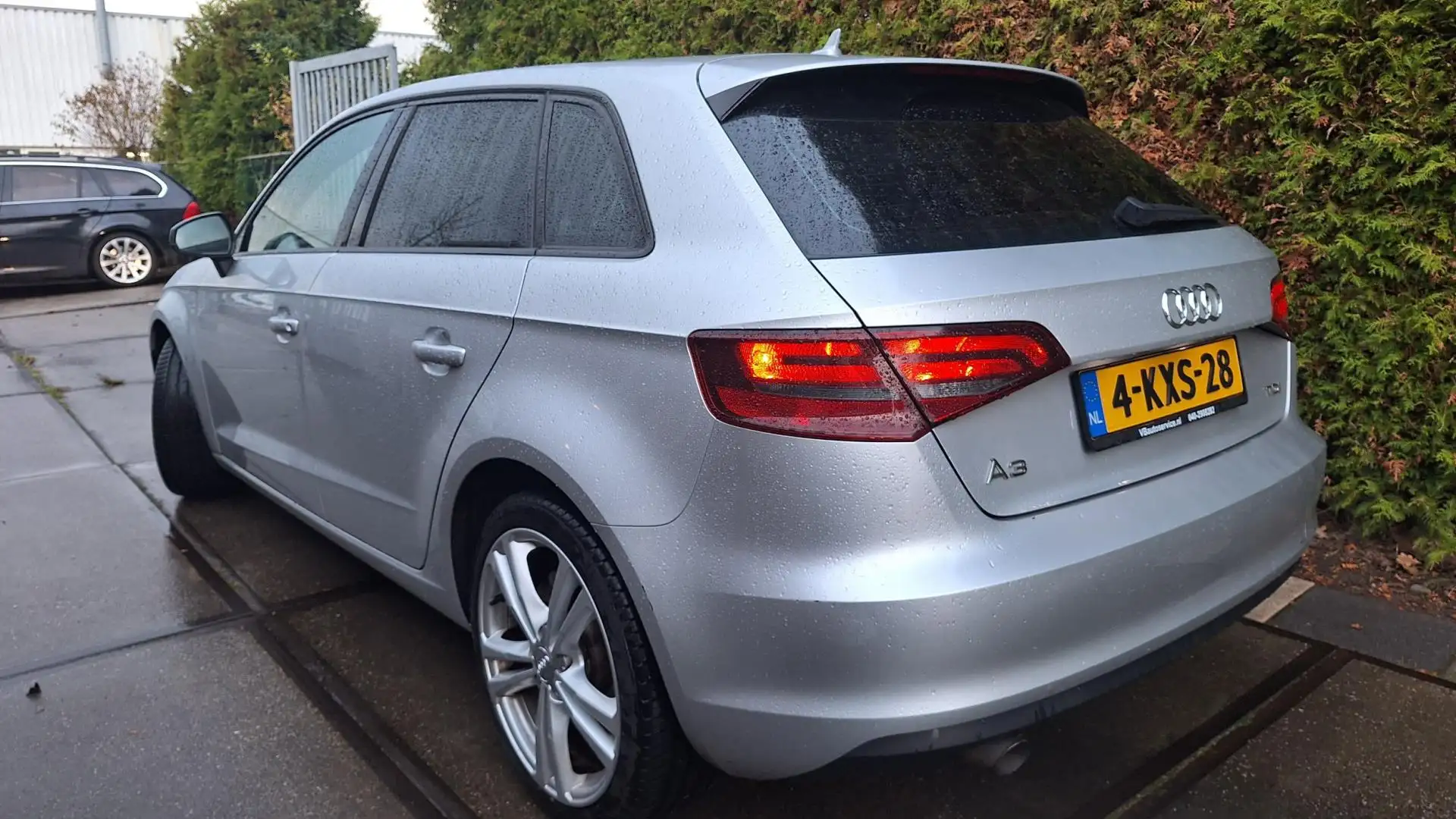 Audi A3 Sportback 1.6 TDI Attraction Pro Line Grau - 2