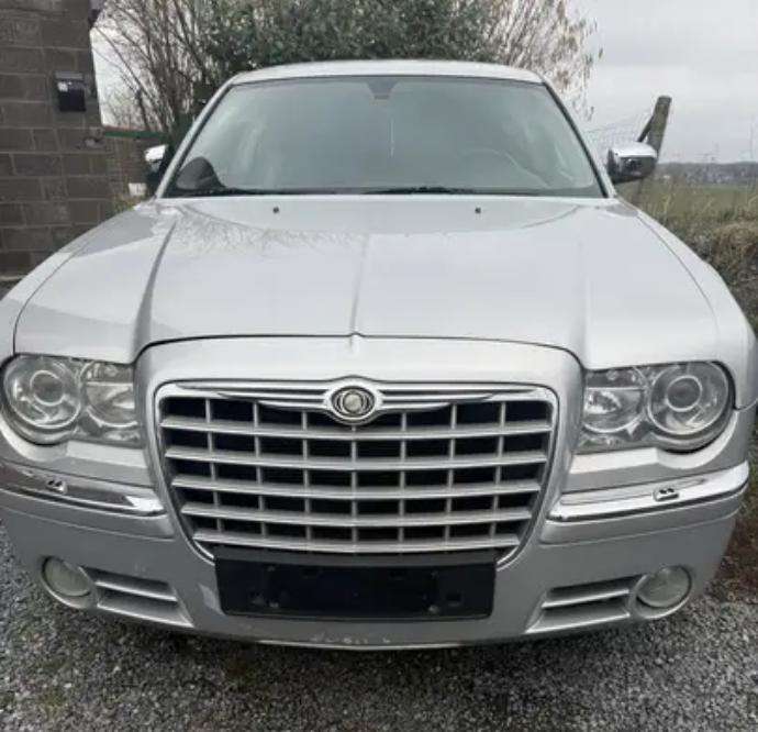 Chrysler 300C Familia - foto 1