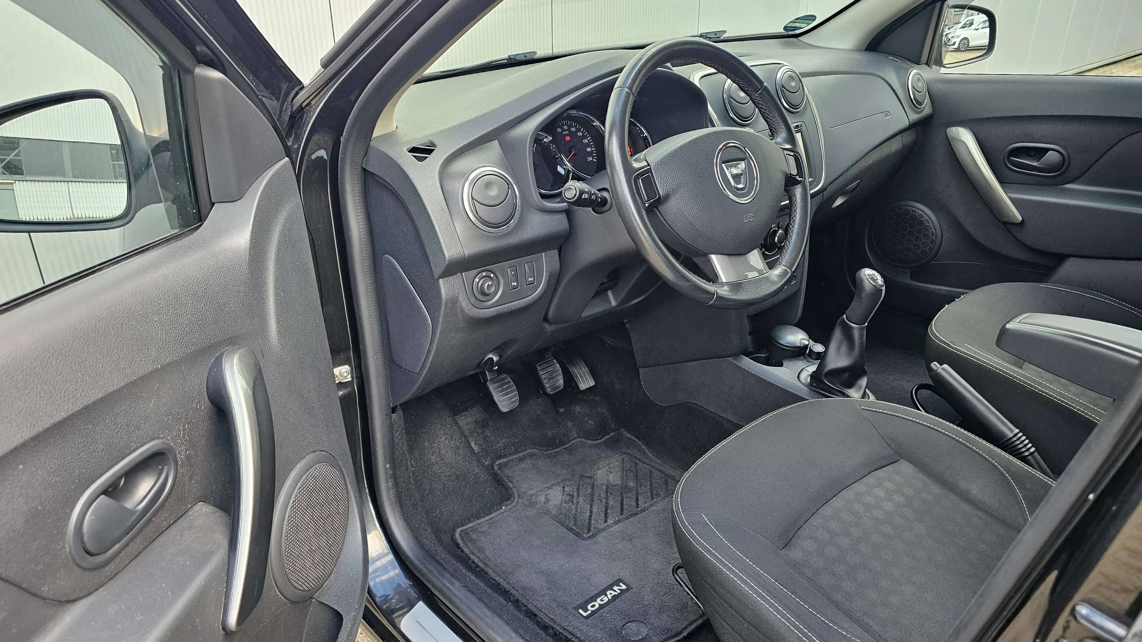 Dacia Logan Prestige*NAVI/KLIMA/AHK/PDC/TÜV/2. HAND* — photo 9
