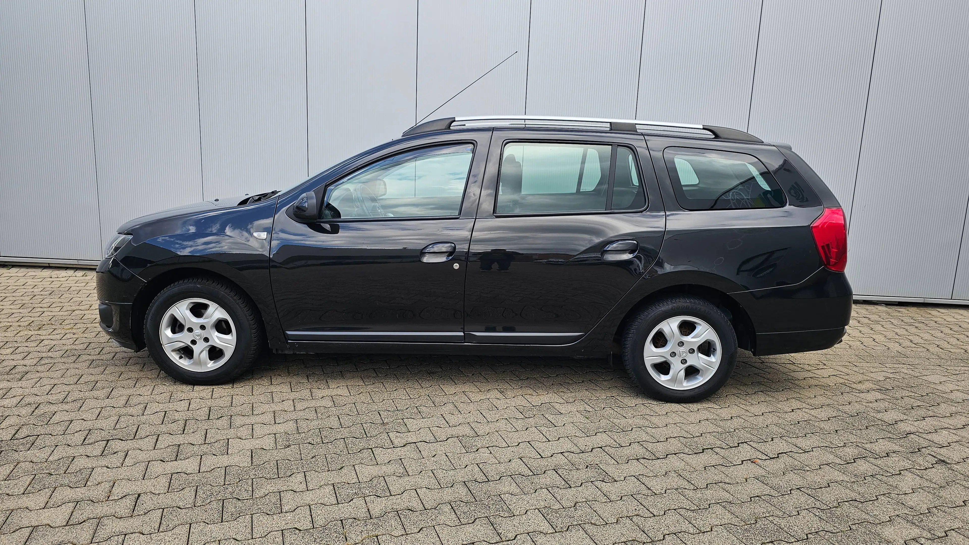 Dacia Logan Prestige*NAVI/KLIMA/AHK/PDC/TÜV/2. HAND* — photo 4