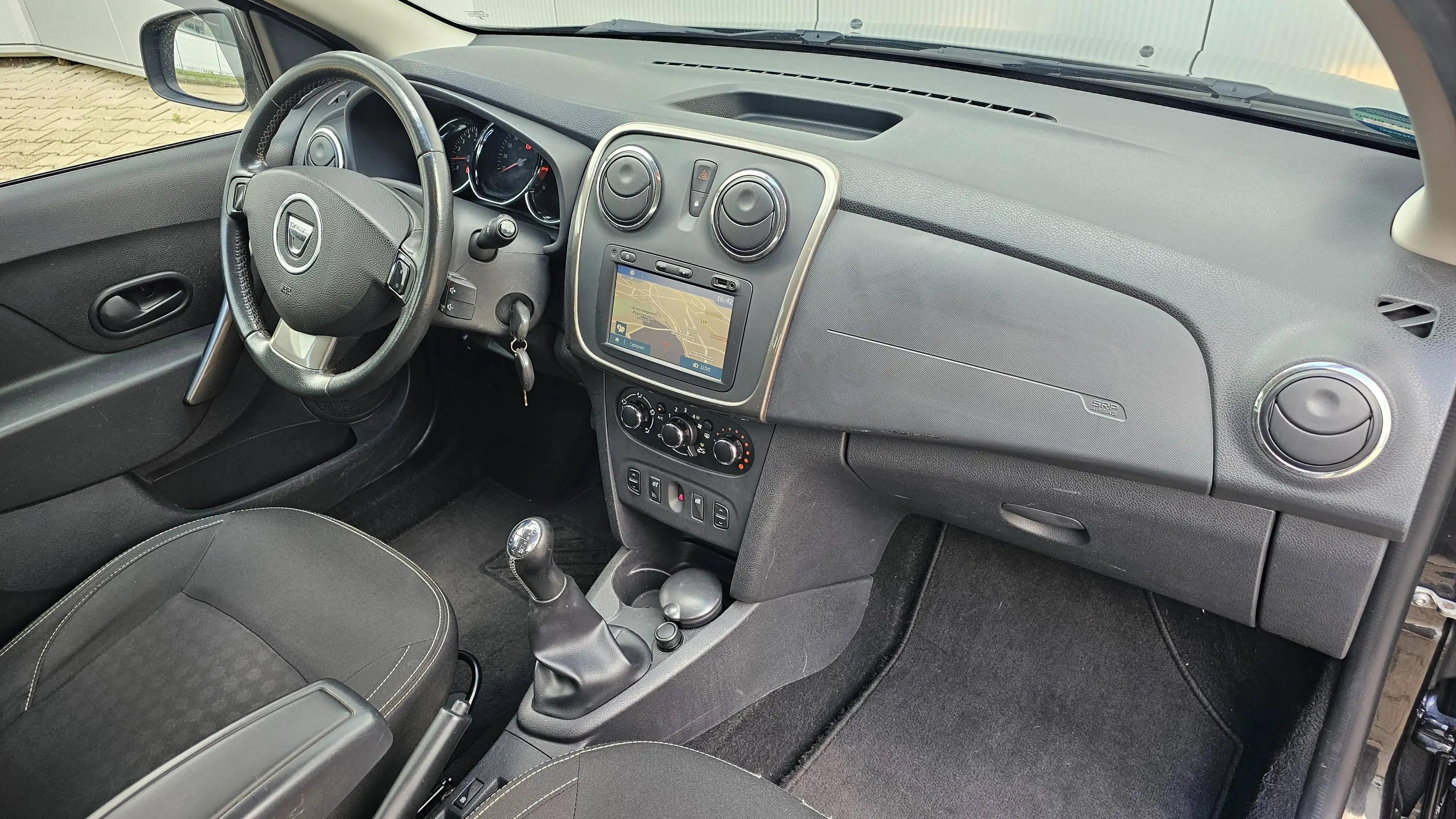 Dacia Logan Prestige*NAVI/KLIMA/AHK/PDC/TÜV/2. HAND* — photo 13