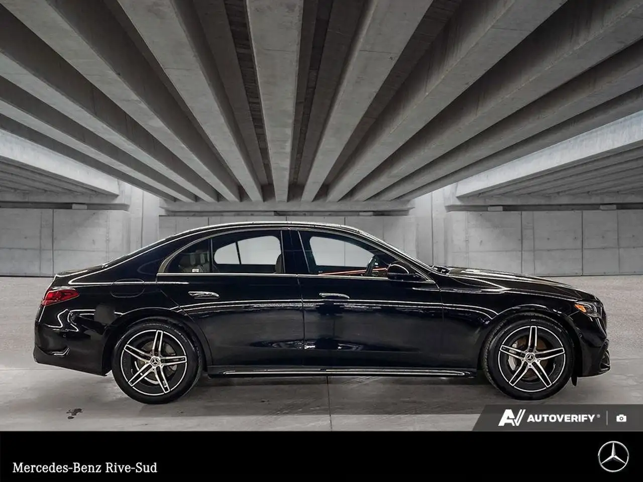 Mercedes-Benz E-Class снимка Mercedes-Benz E-Class