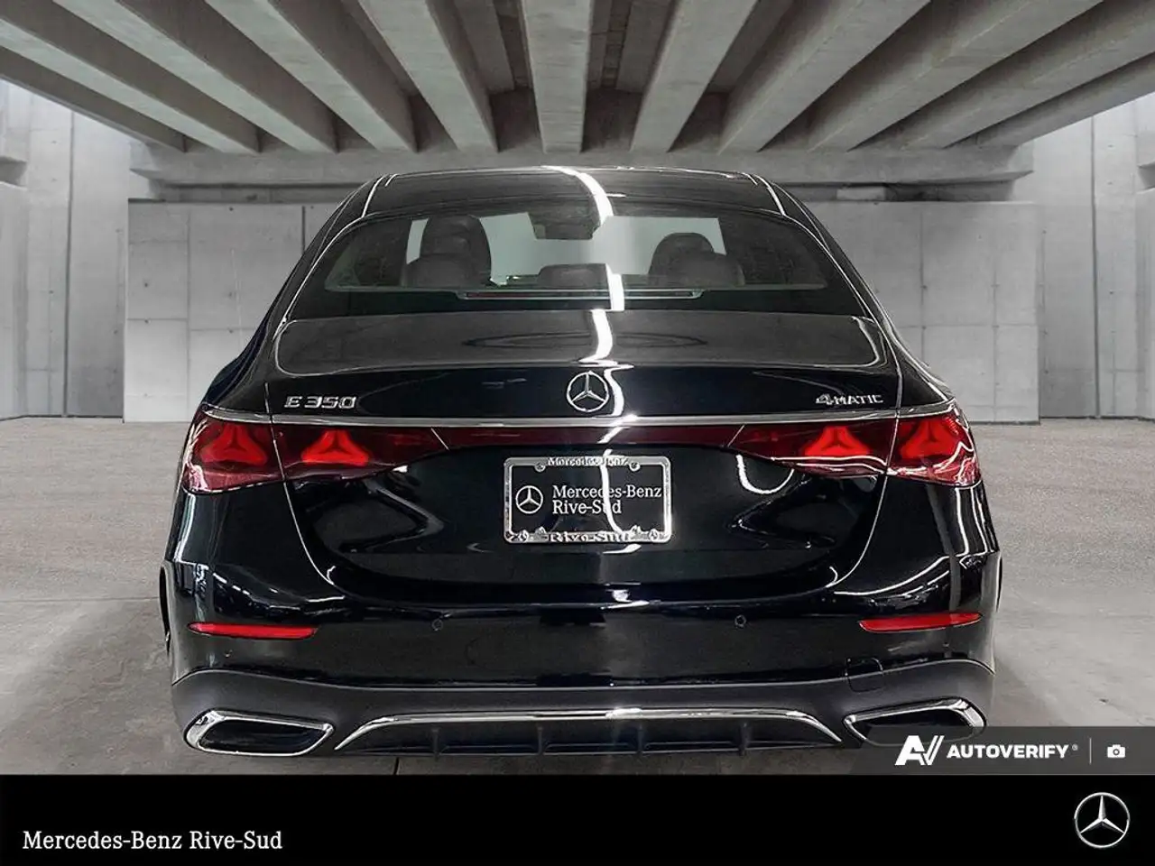 Mercedes-Benz E-Class снимка Mercedes-Benz E-Class