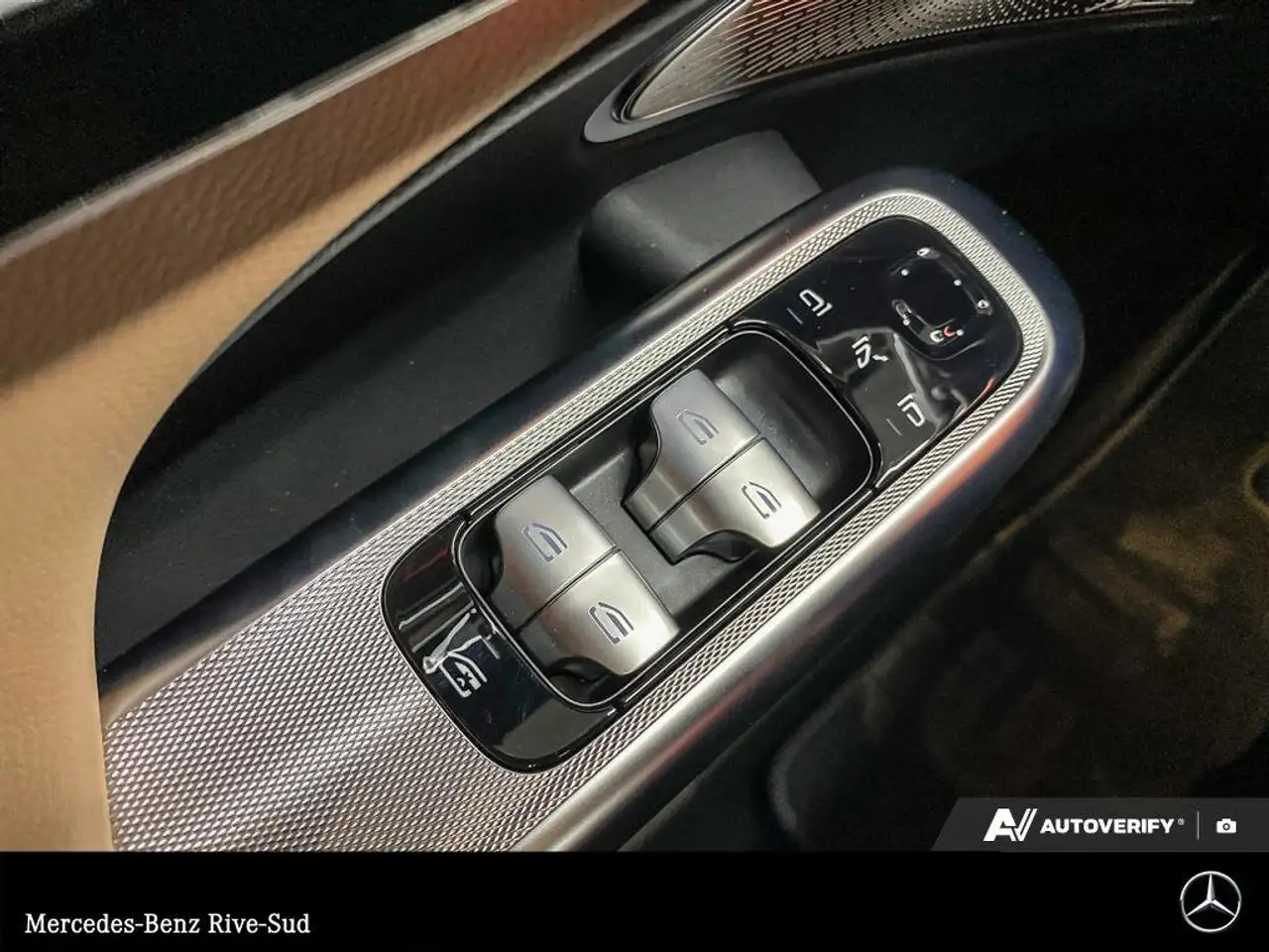 Mercedes-Benz E-Class снимка Mercedes-Benz E-Class