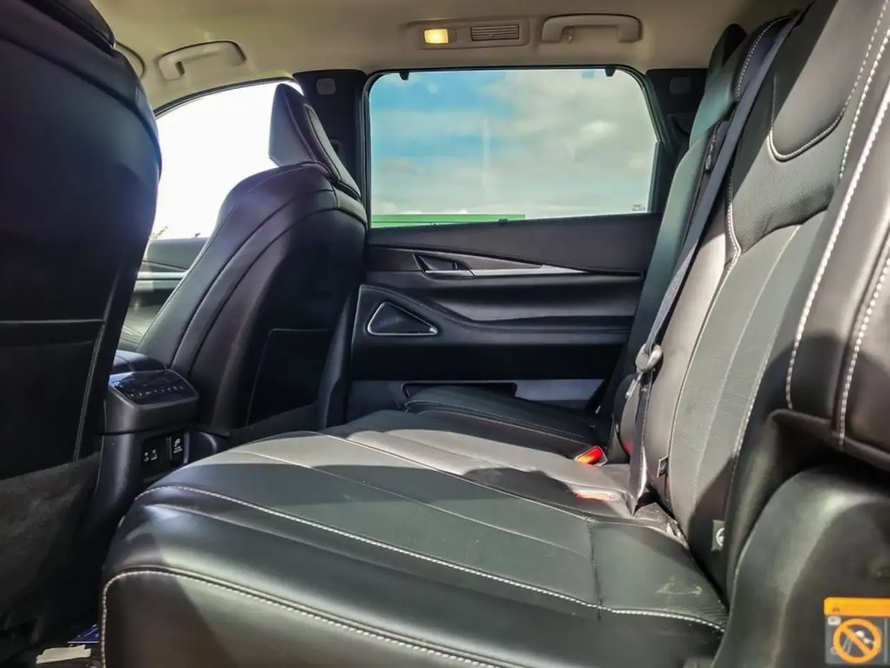 Infiniti QX60 снимка Infiniti QX60