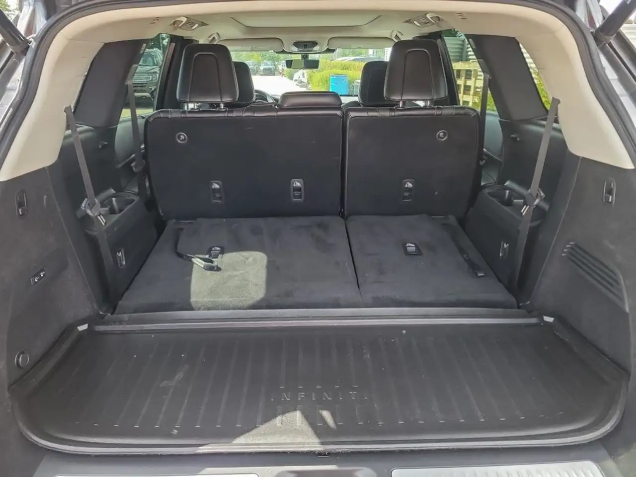 Infiniti QX60 снимка Infiniti QX60