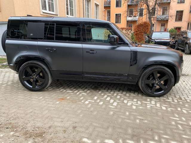 Land Rover Defender 110 V8 Carpathian Edition