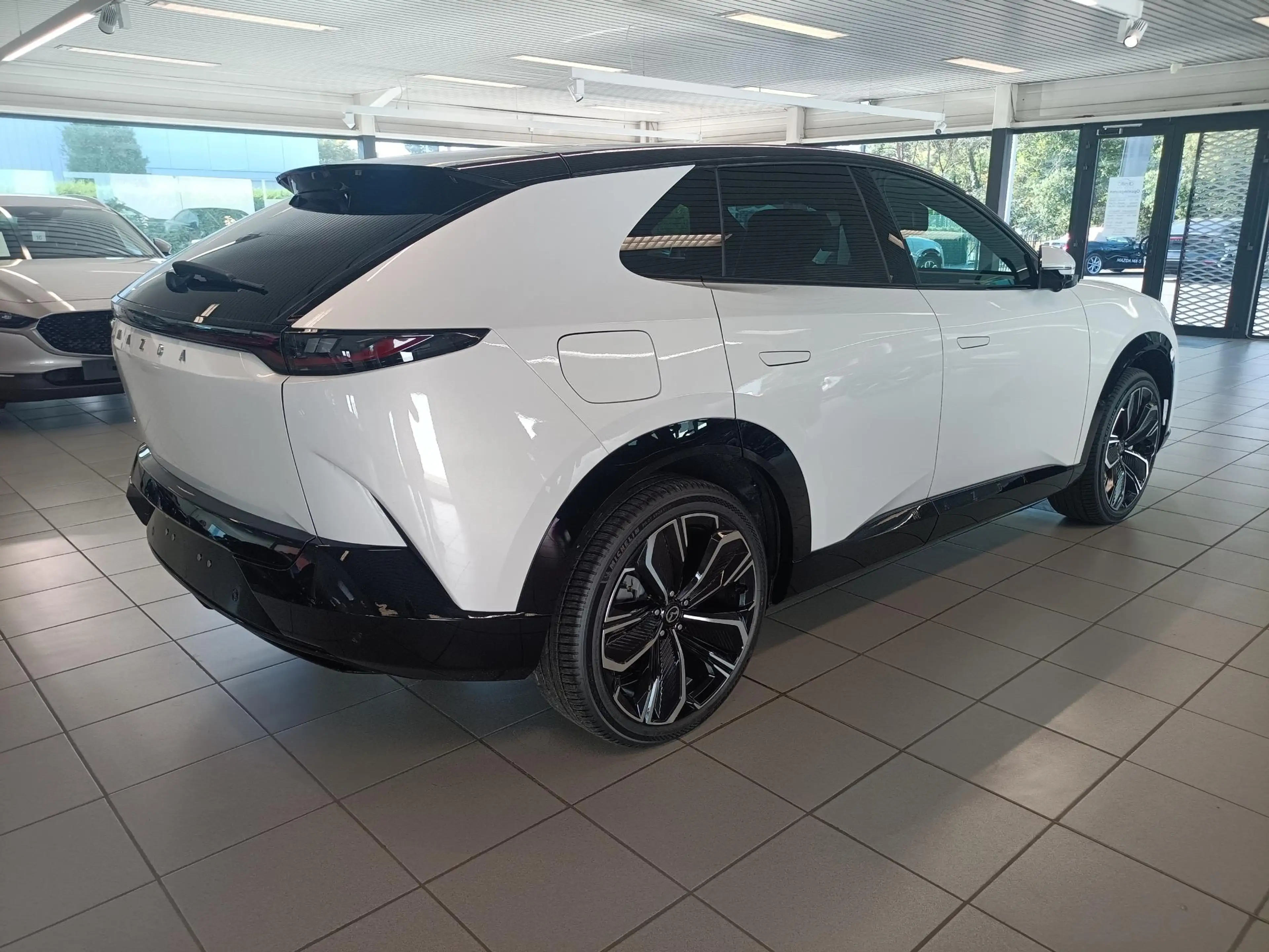 Mazda CX-6e 5WGN EV 78kWh 258 hp Takumi 21'' Sport — photo 4