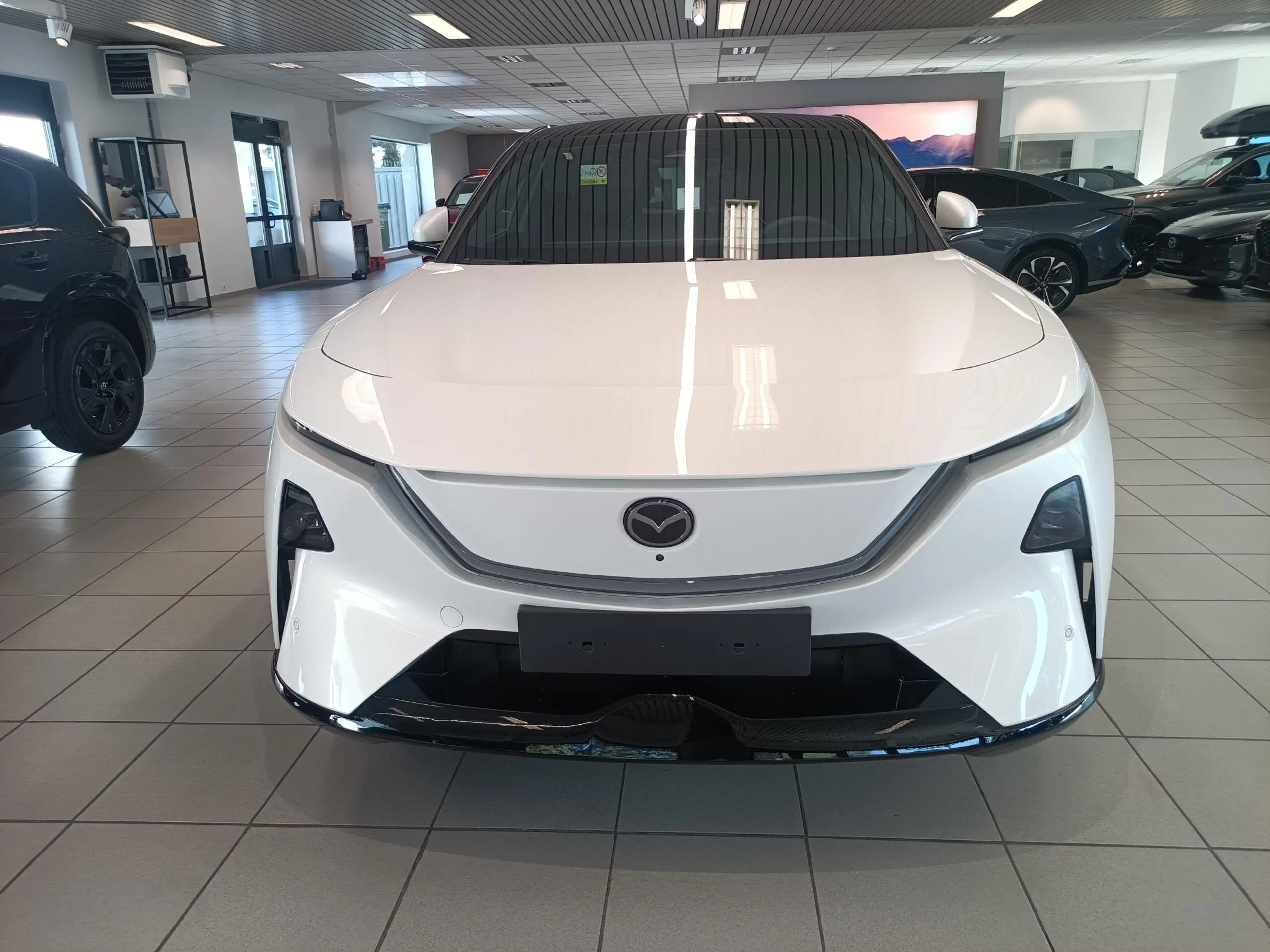 Mazda CX-6e 5WGN EV 78kWh 258 hp Takumi 21'' Sport — photo 2