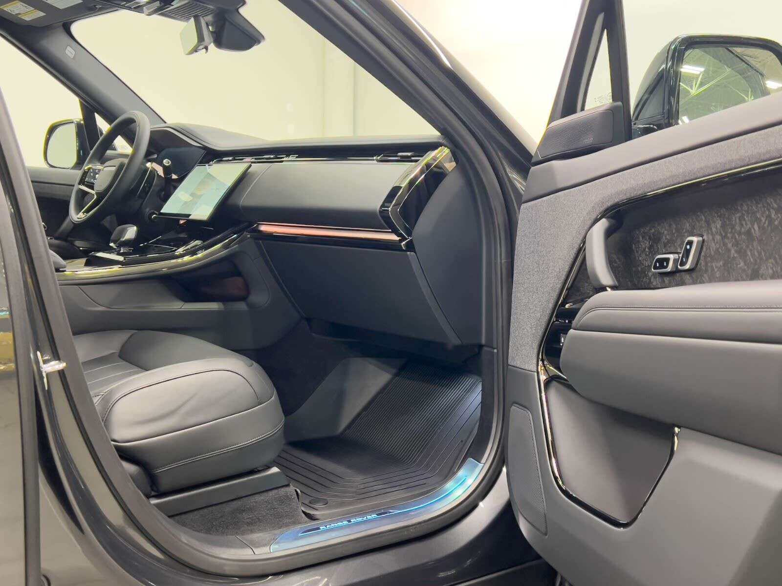 2025 Land Rover Range Rover Sport P530 V8 DYNAMIC SE thumb 28