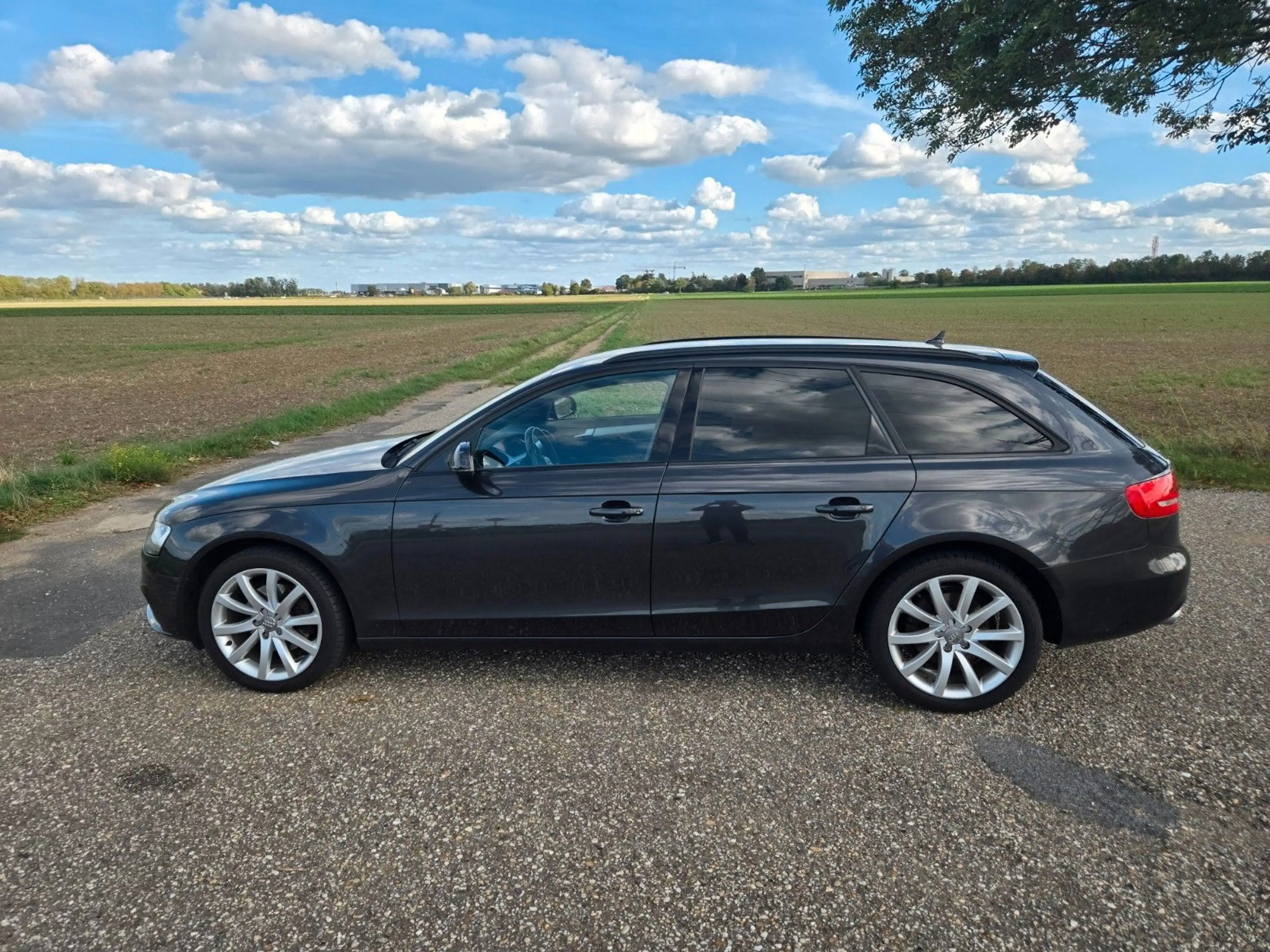 Audi A4 Avant Attraction in Top Zustand — photo 7