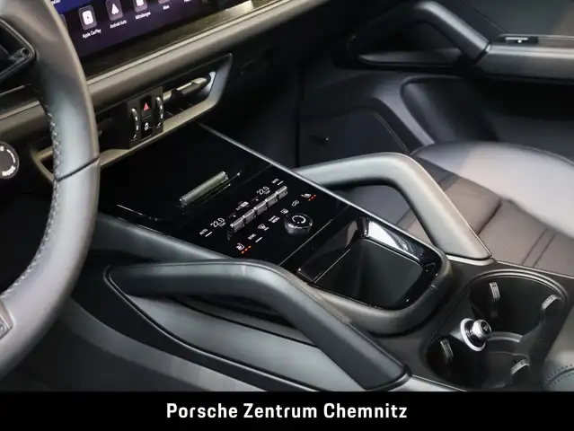 Porsche Cayenne view 14