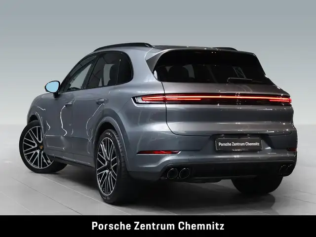 Porsche Cayenne view 3