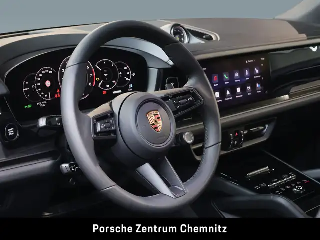 Porsche Cayenne view 11