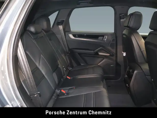 Porsche Cayenne view 8