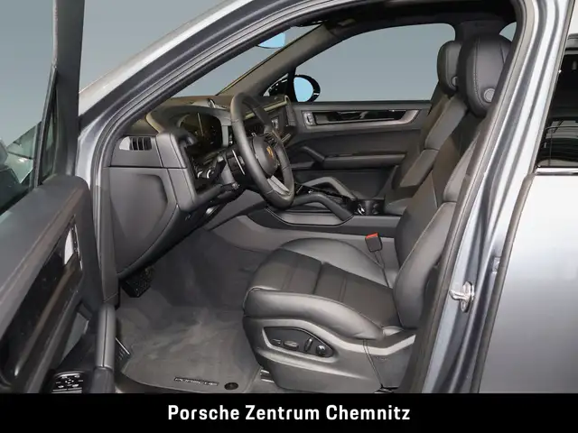 Porsche Cayenne view 12