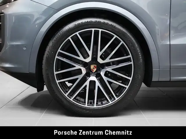 Porsche Cayenne view 6