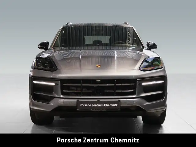 Porsche Cayenne view 4