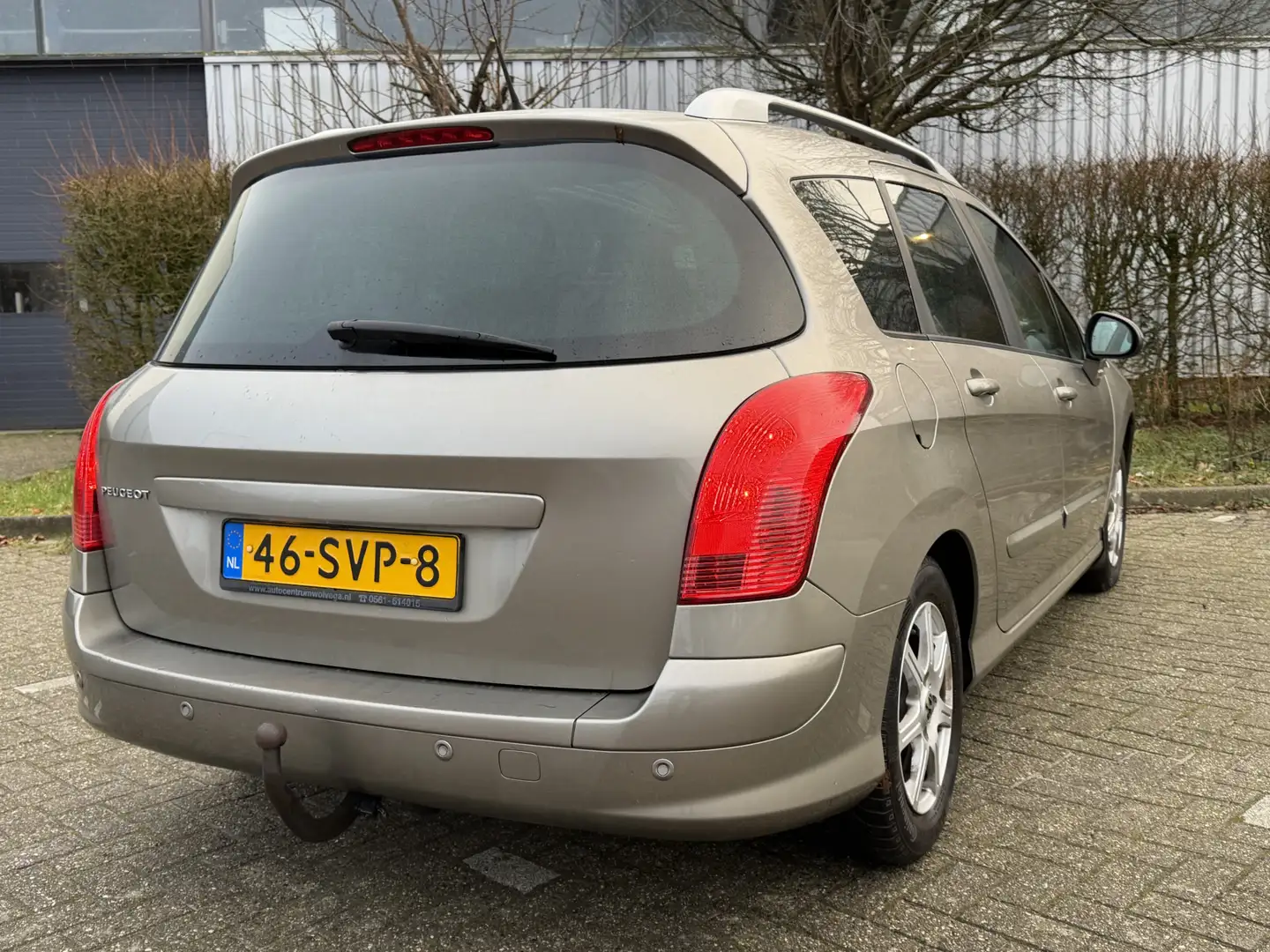 Peugeot 308 SW BJR 2012 1.6 e-HDi 112 PK Première PANORAMADAK Grau - 2