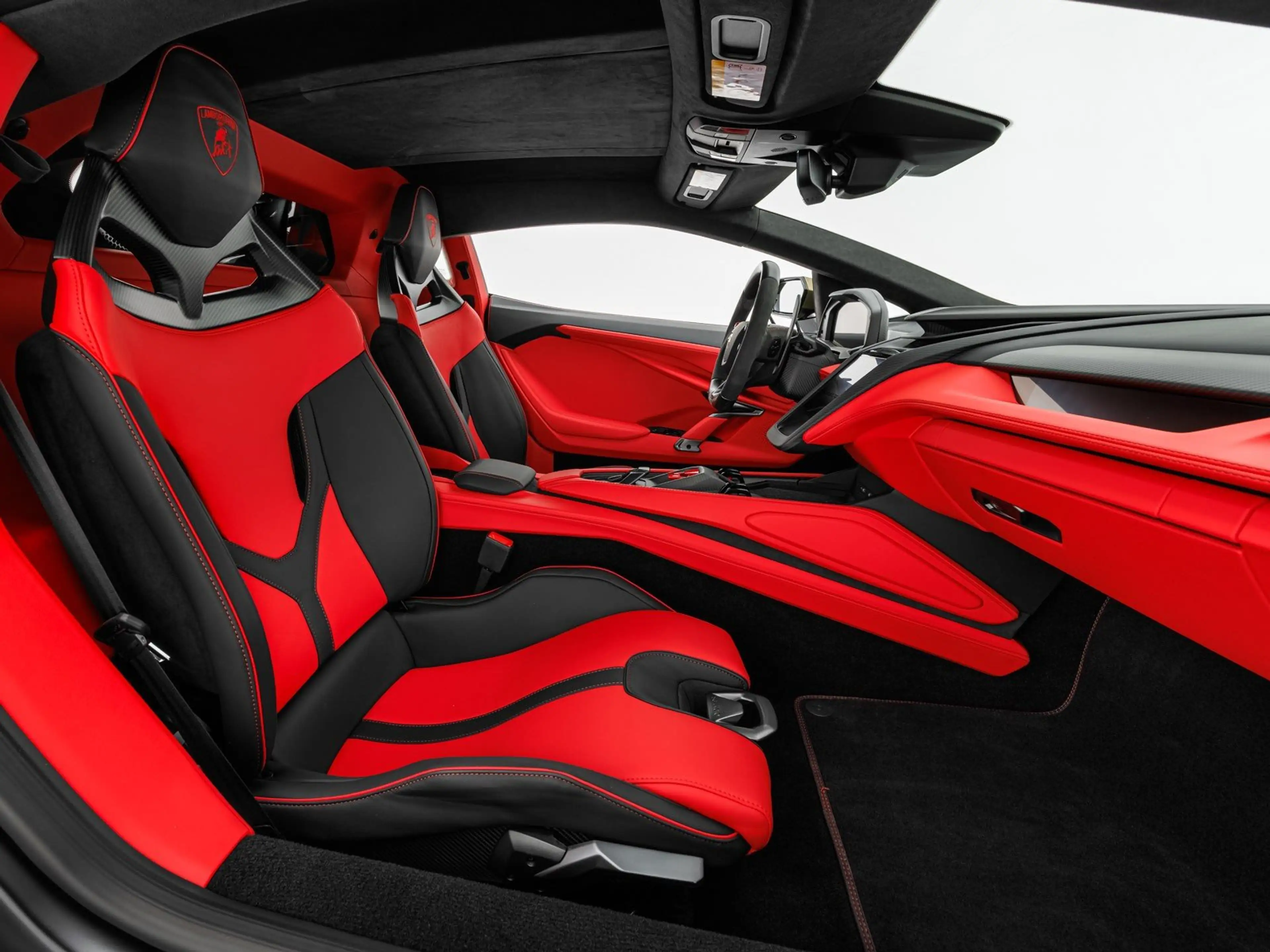Lamborghini Revuelto — photo 11