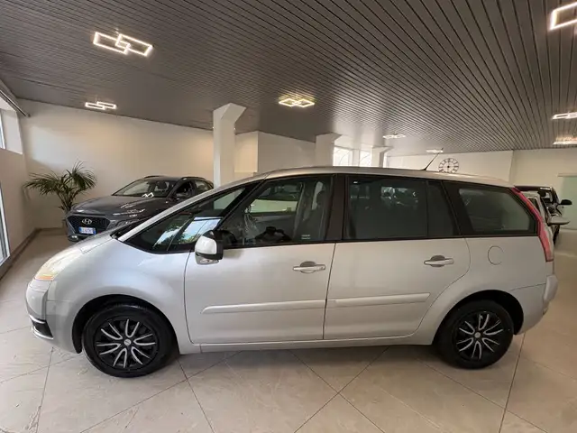 Citroen C4 view 4