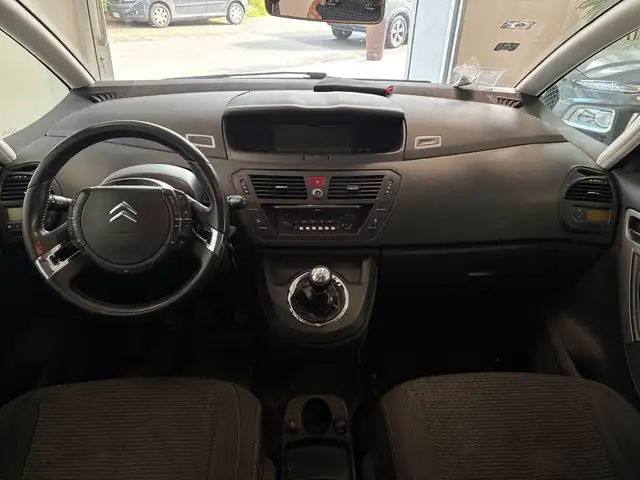 Citroen C4 view 9