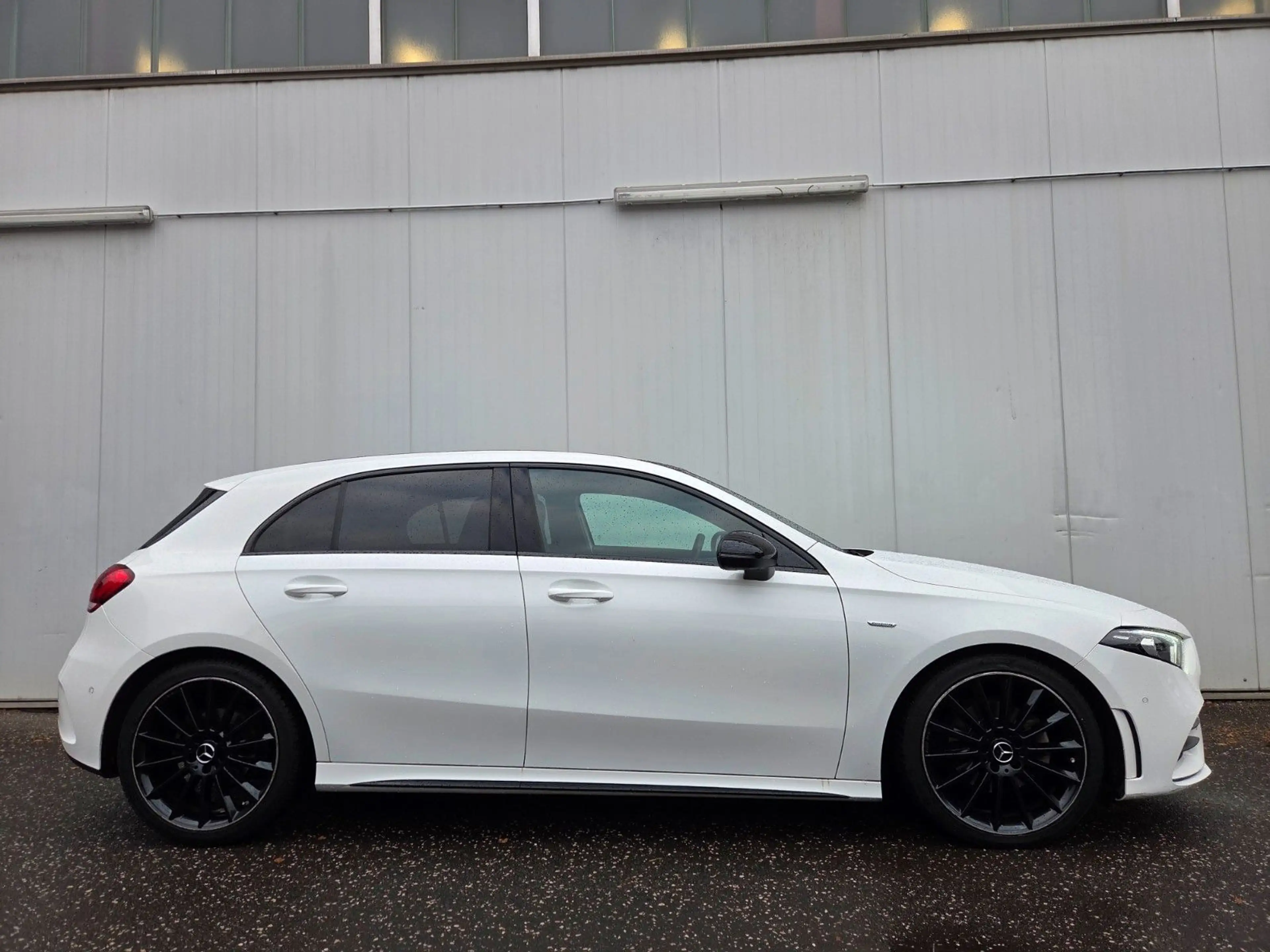 Mercedes-Benz A 180 d Edition AMG-Line/Pano/19 Zoll — photo 11