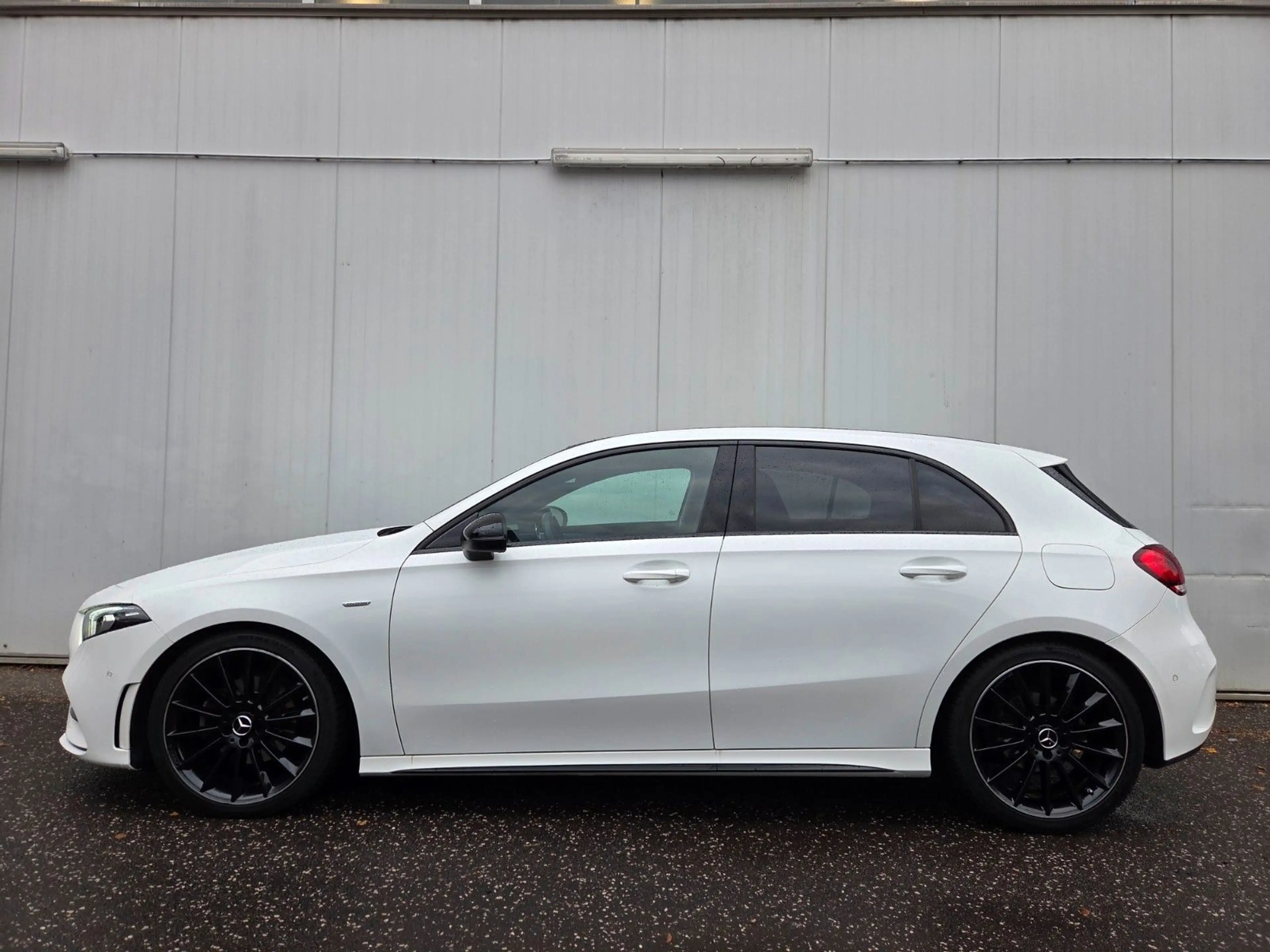 Mercedes-Benz A 180 d Edition AMG-Line/Pano/19 Zoll