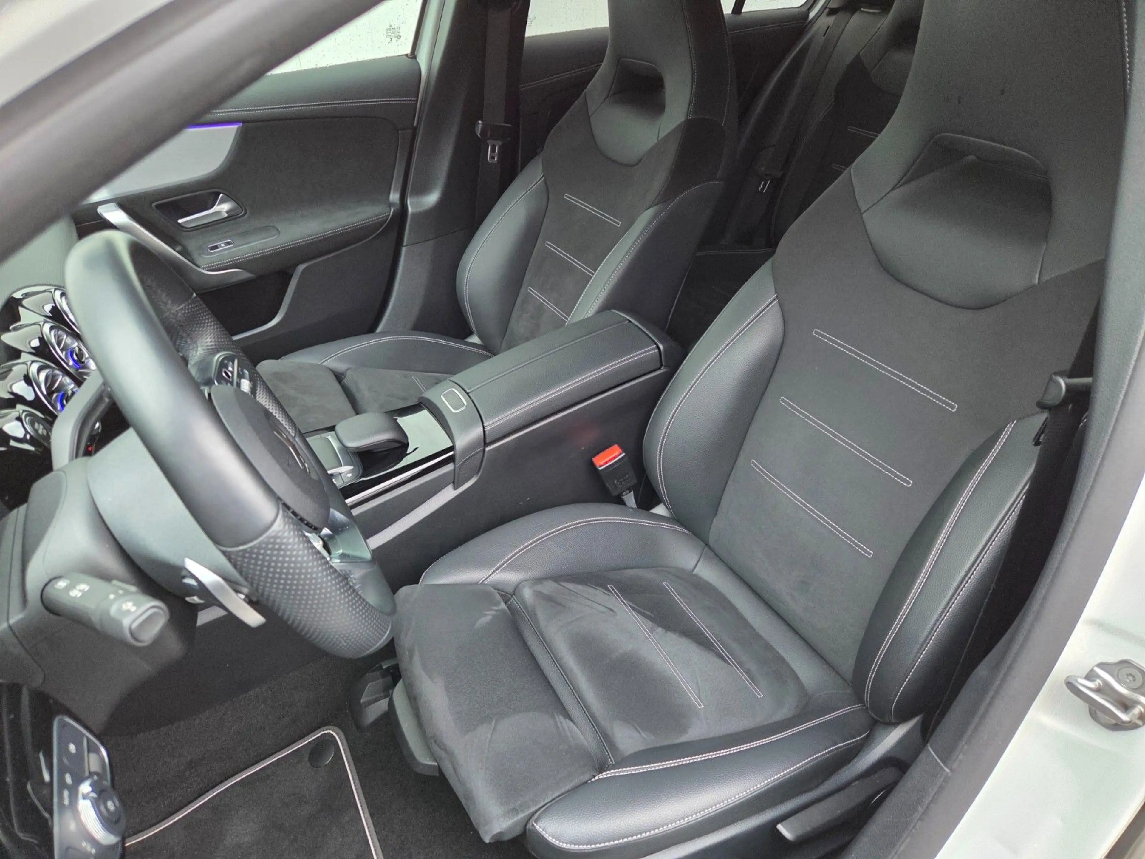 Mercedes-Benz A 180 d Edition AMG-Line/Pano/19 Zoll — photo 4