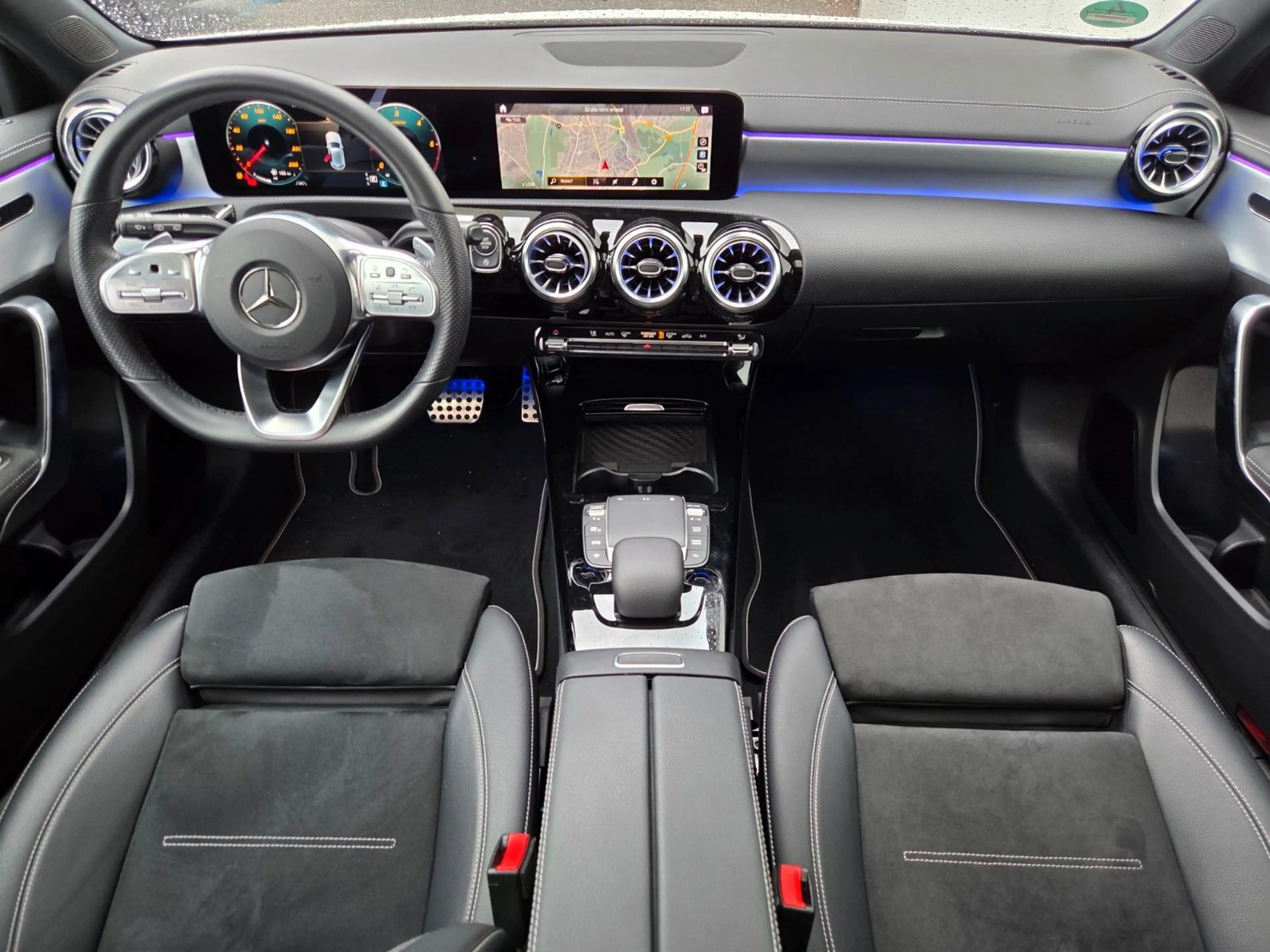 Mercedes-Benz A 180 d Edition AMG-Line/Pano/19 Zoll — photo 6