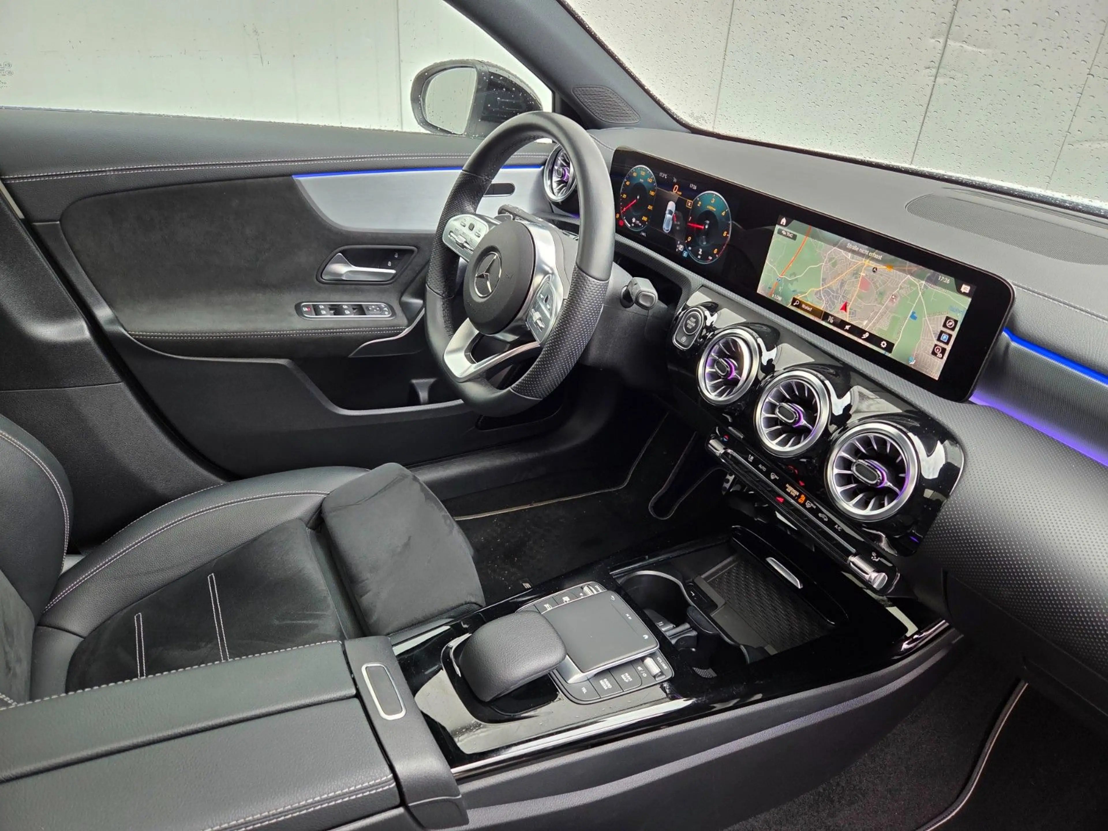 Mercedes-Benz A 180 d Edition AMG-Line/Pano/19 Zoll — photo 15