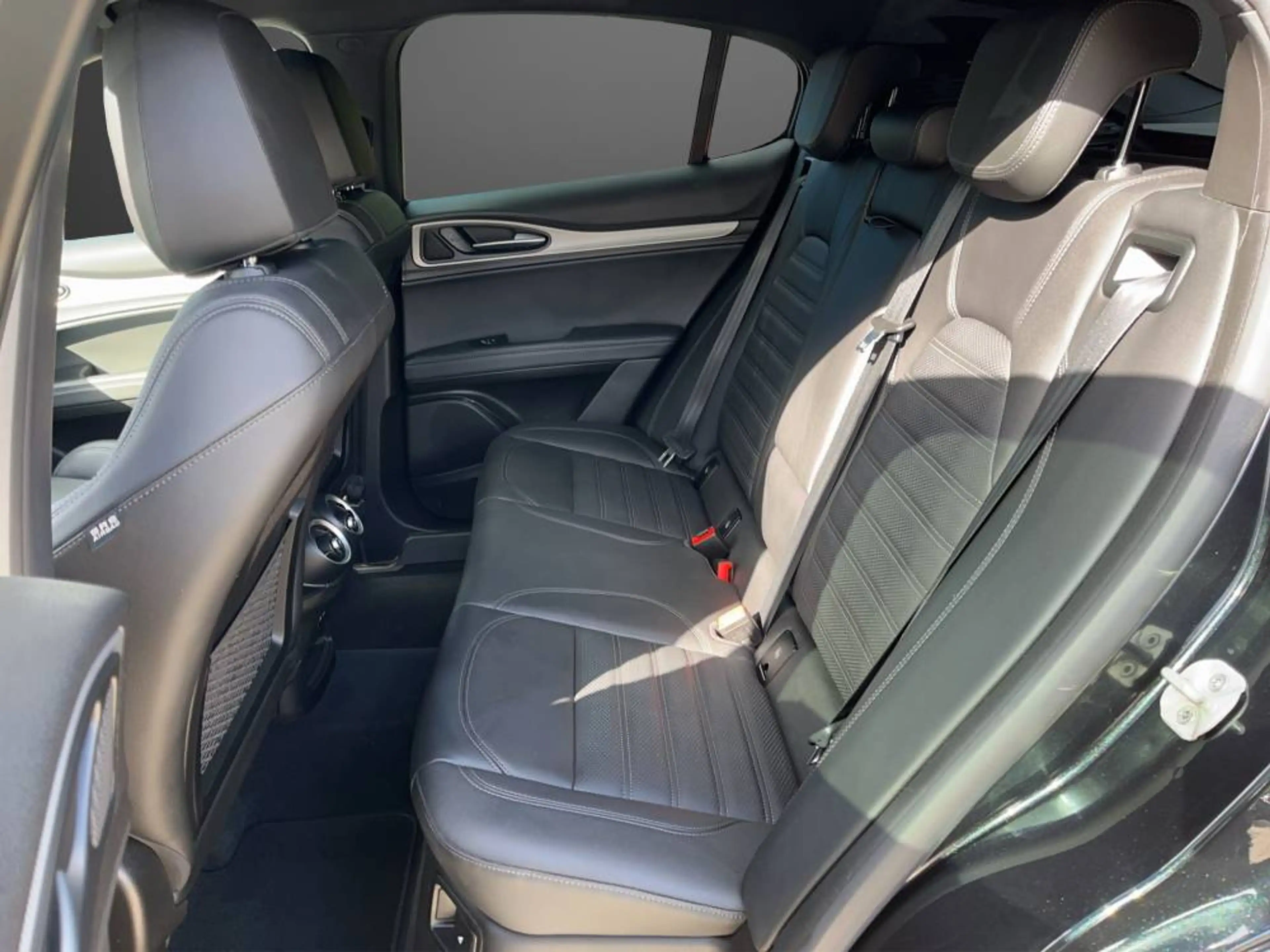 Alfa Romeo Stelvio MY24 VELOCE 2.0 Turbo 16V 206kW A — photo 12