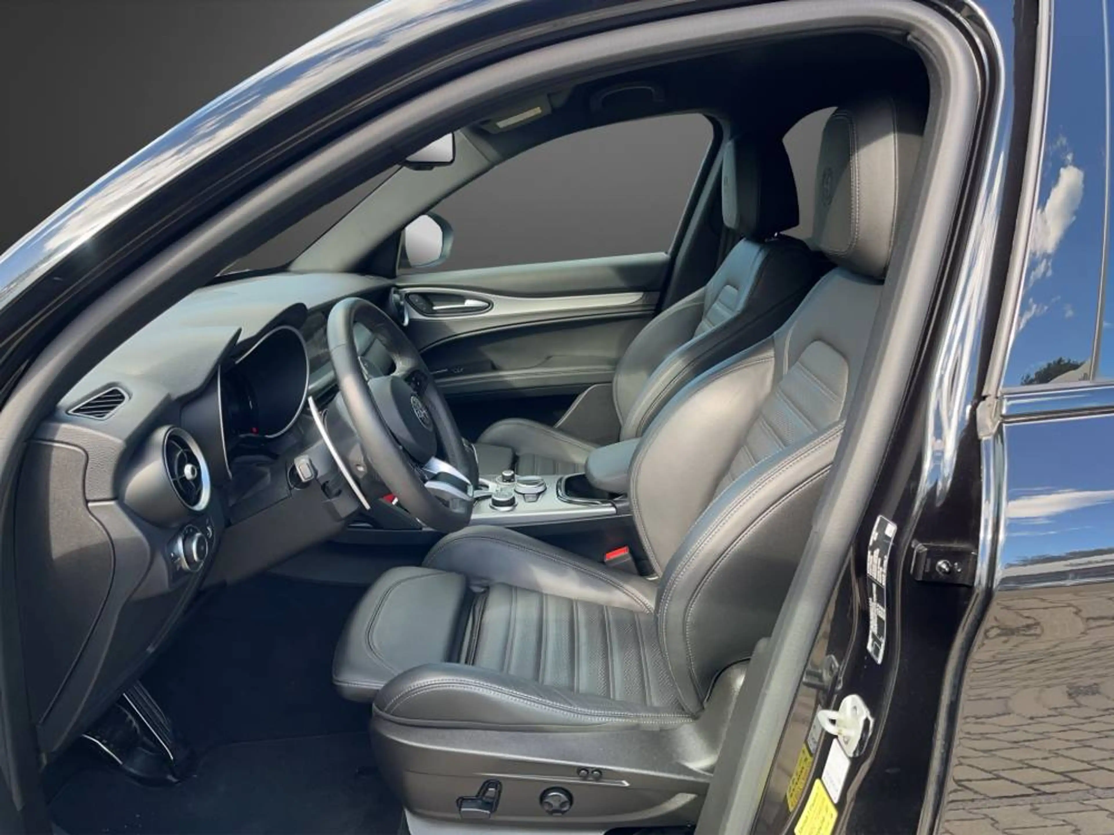 Alfa Romeo Stelvio MY24 VELOCE 2.0 Turbo 16V 206kW A — photo 8