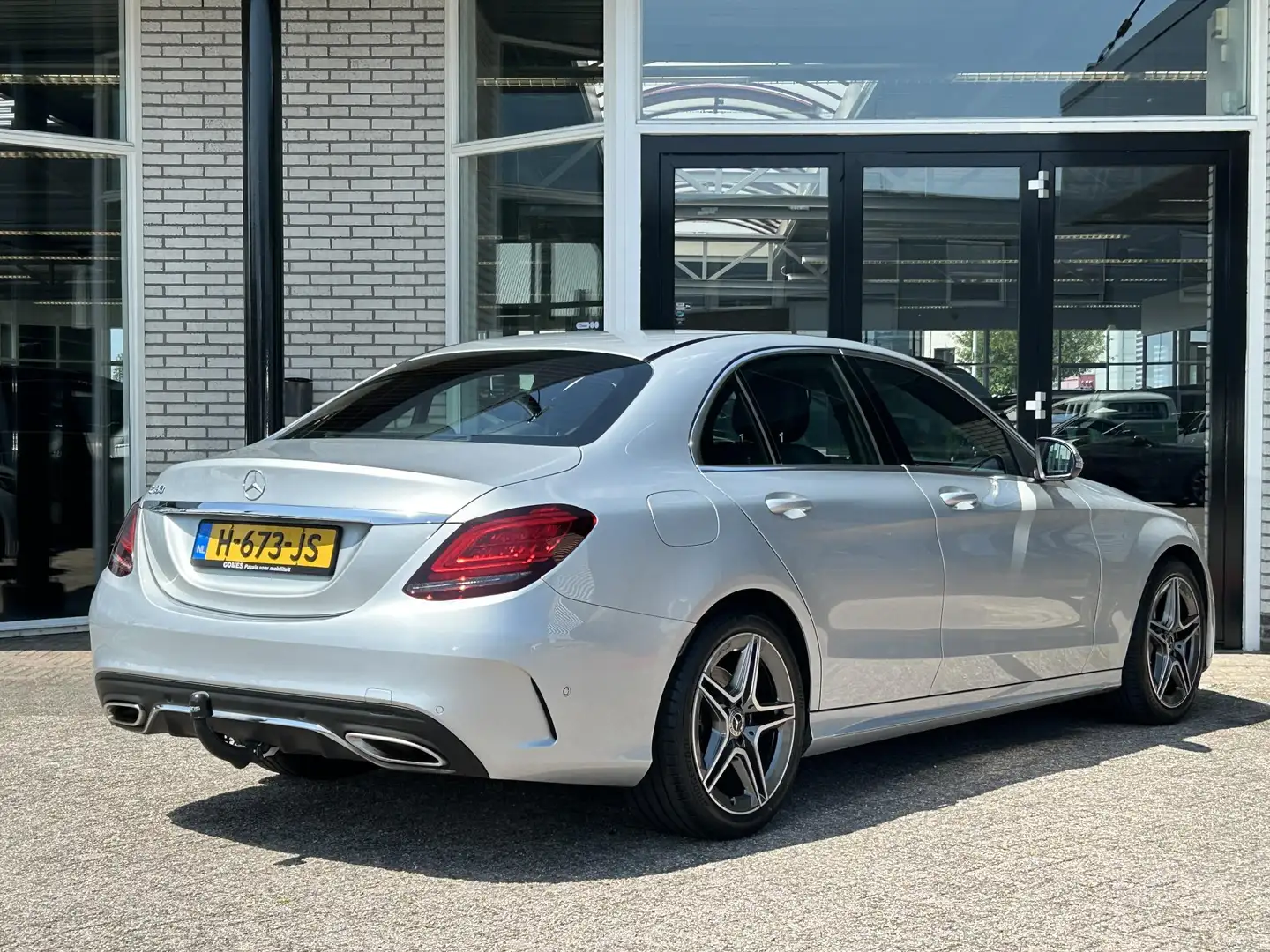 Mercedes-Benz C 180 AMG | Trekhaak | Digitaal Dashboard Grijs - 2