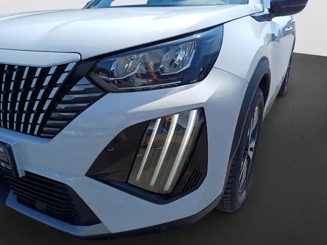 Peugeot 2008 view 9