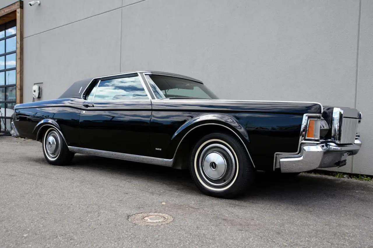 Lincoln Continental снимка Lincoln Continental