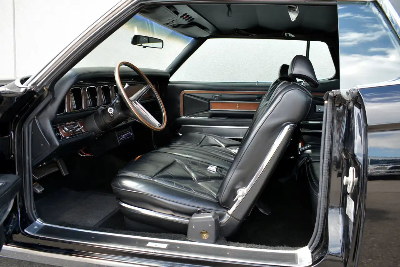 Lincoln Continental снимка Lincoln Continental